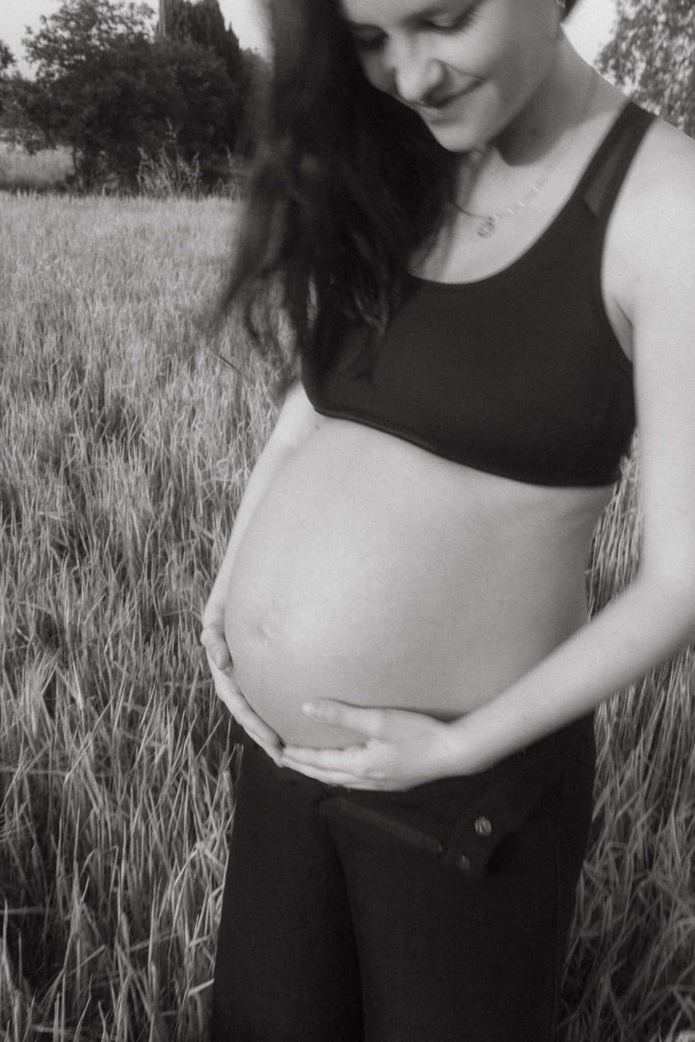 Pregnancy Photoshoot in nature outside of Barcelona