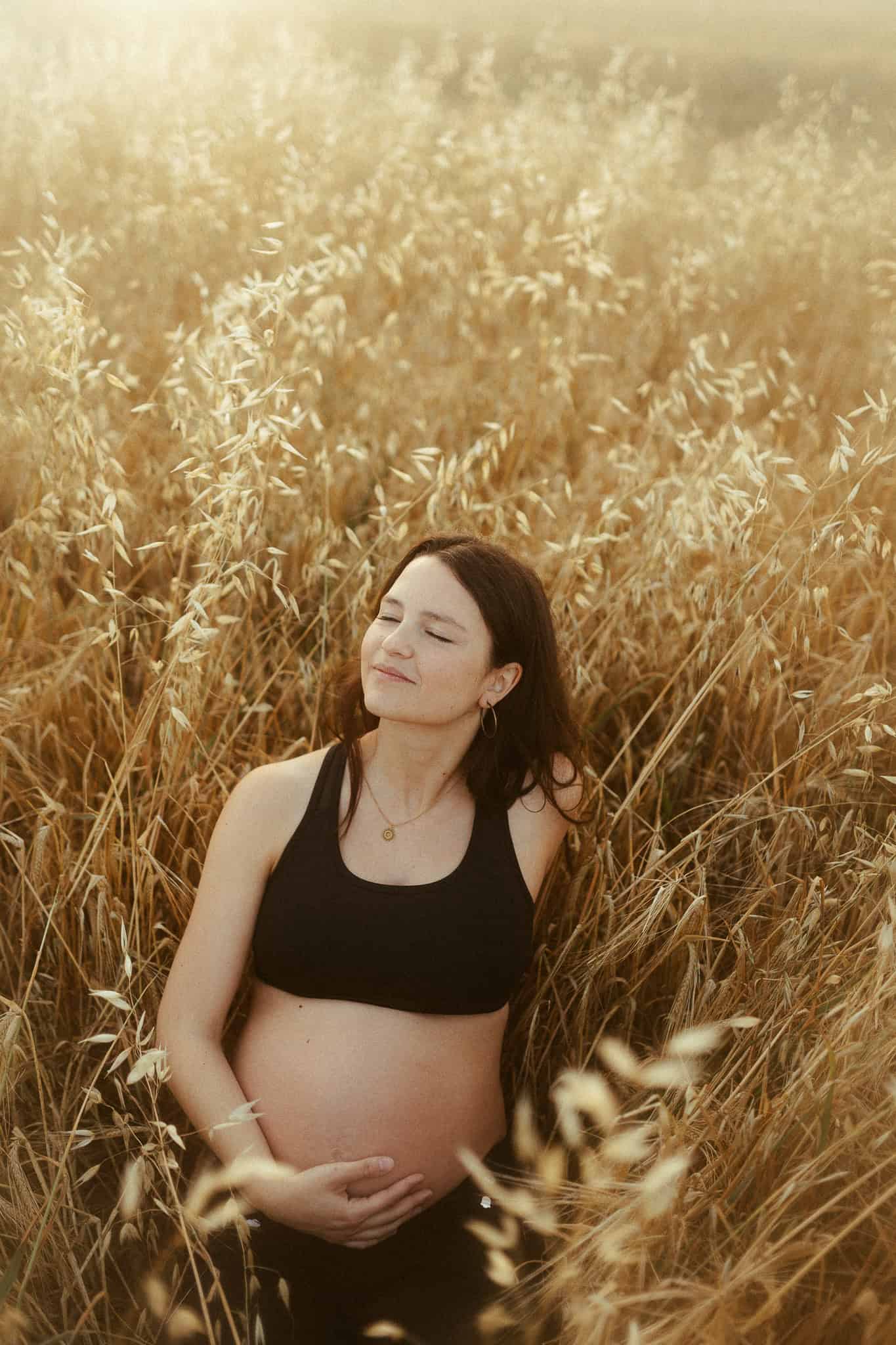 Pregnancy Photoshoot in nature outside of Barcelona
