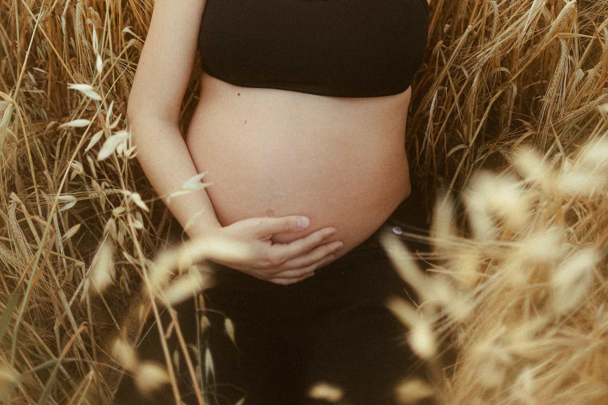 Pregnancy Photoshoot in nature outside of Barcelona
