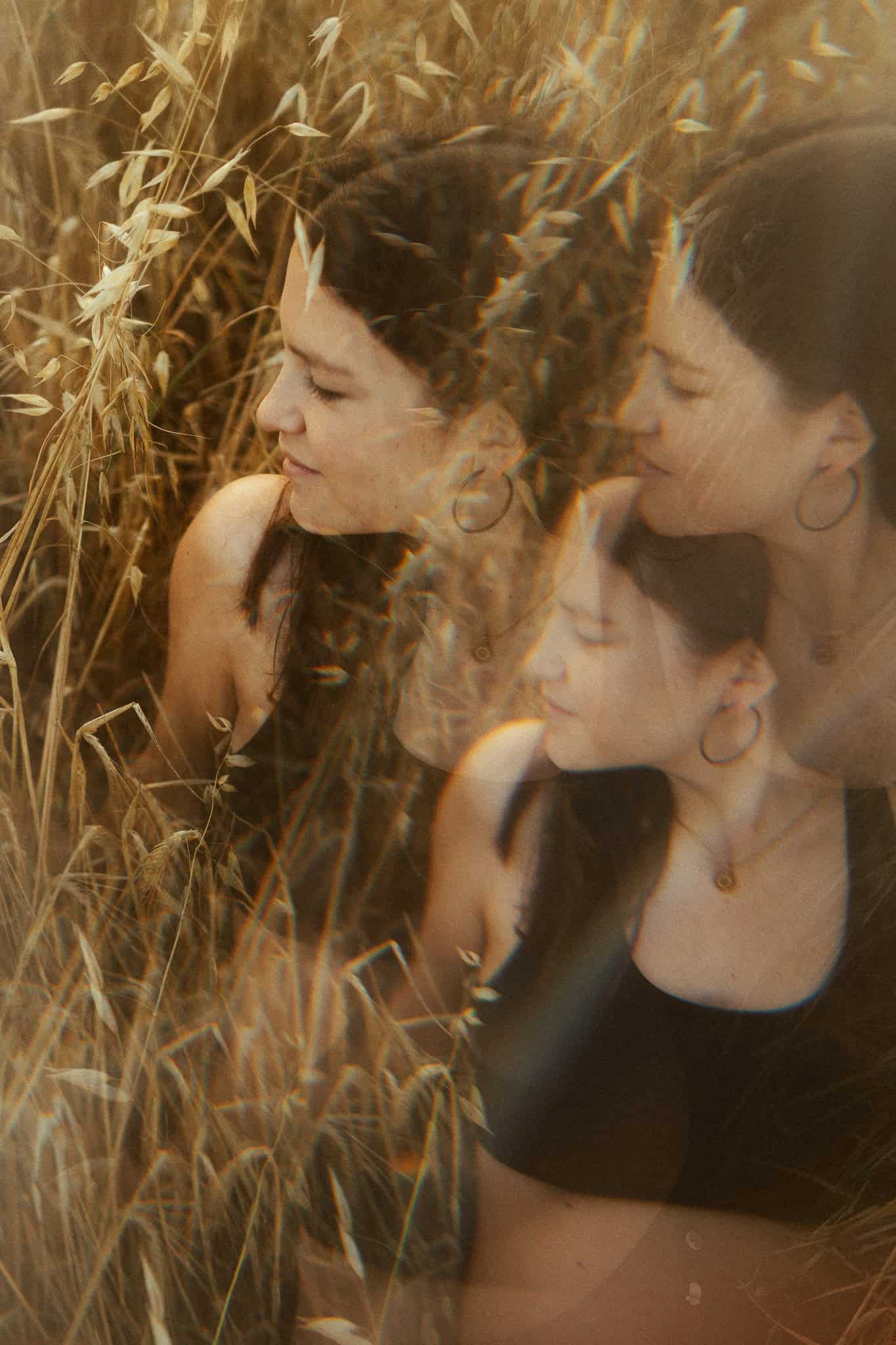 Pregnancy Photoshoot in nature outside of Barcelona