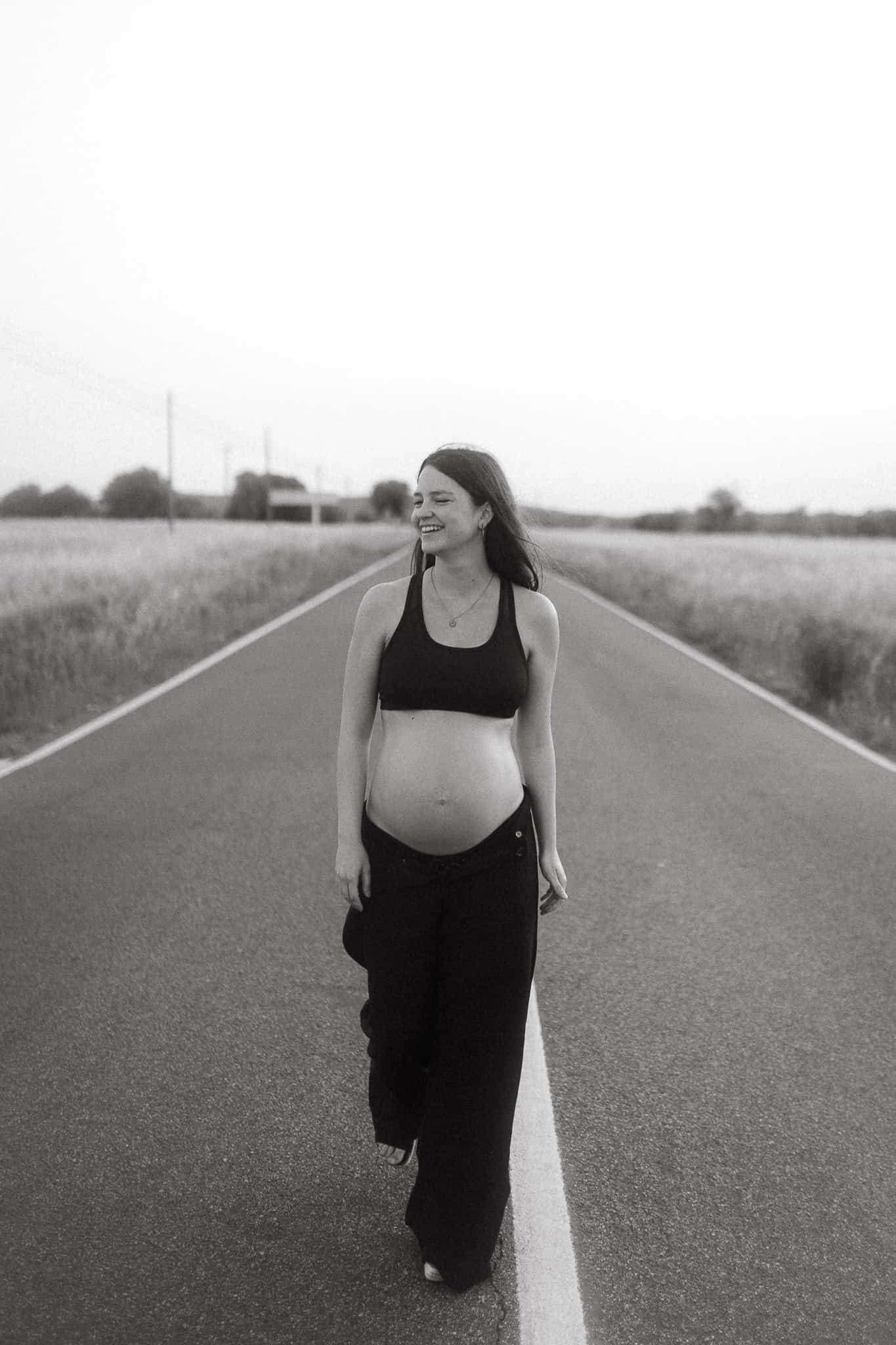 Pregnancy Photoshoot in nature outside of Barcelona