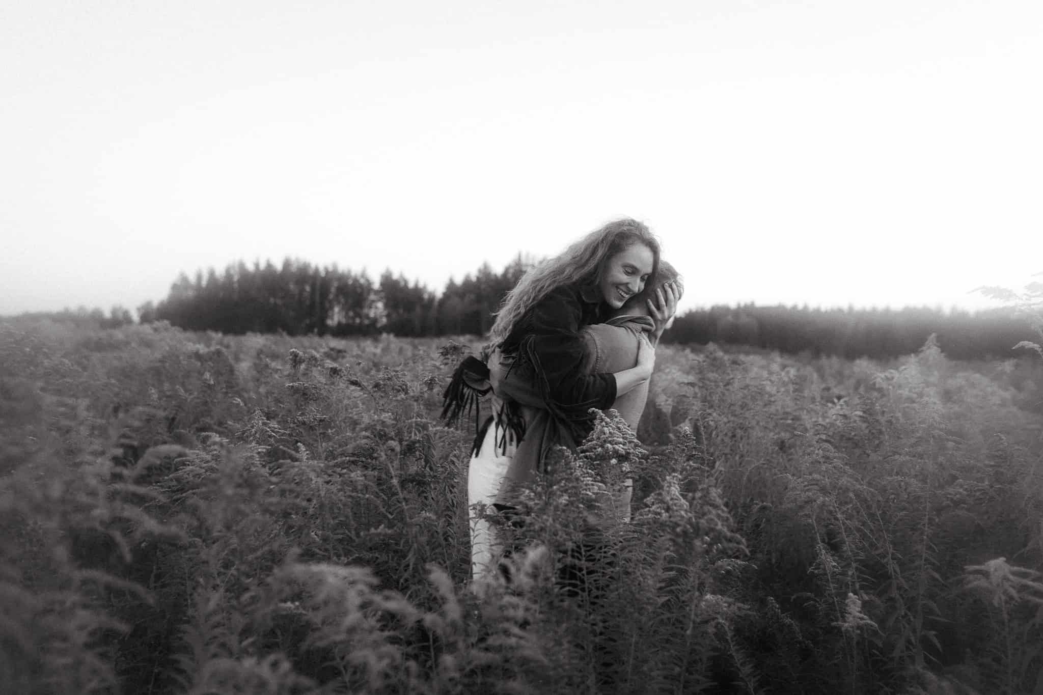 Creative couples photoshoot in nature