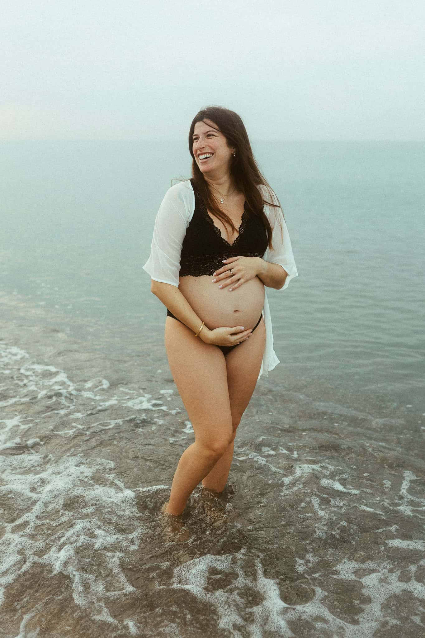 Pregnancy photoshoot in the sea