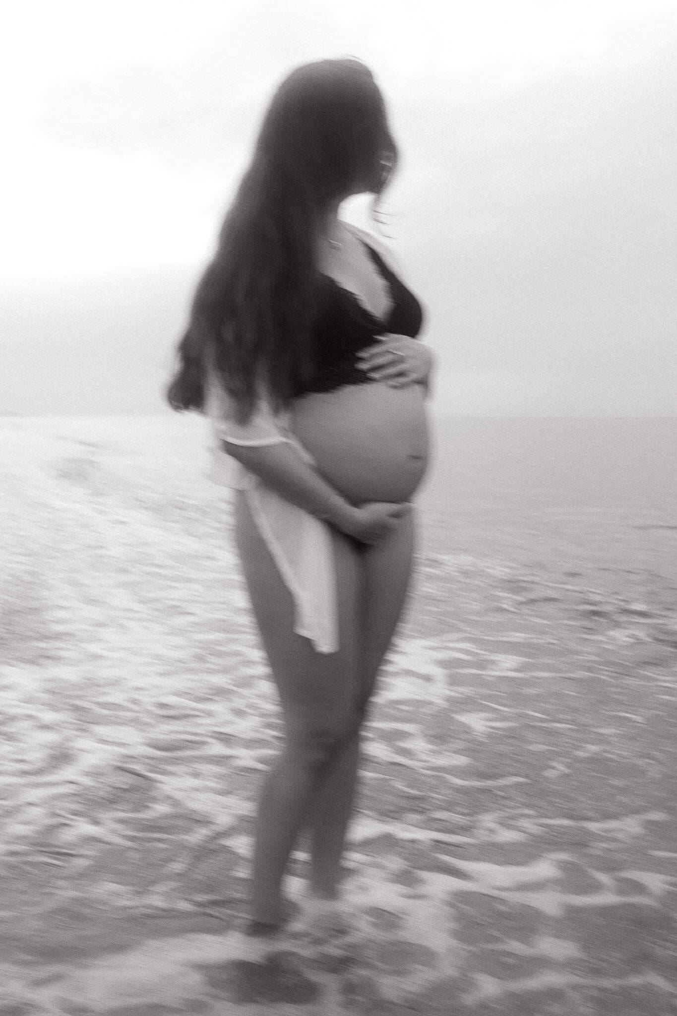 Pregnancy Photoshoot in the beach of Costa Brava