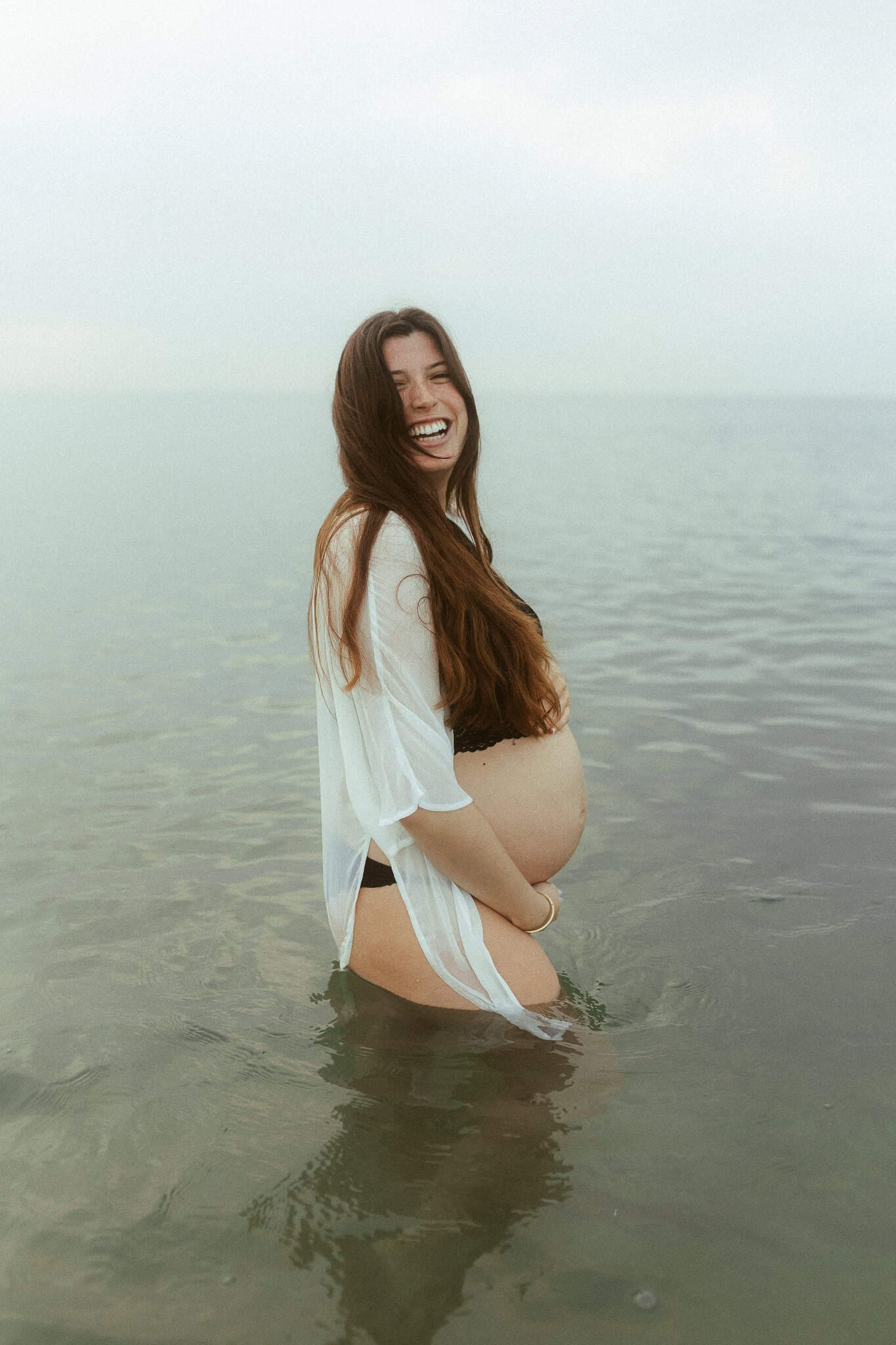 Pregnancy photoshoot in the beach near barcelona