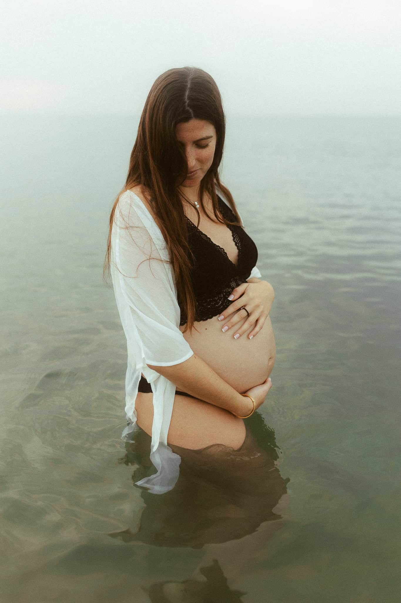 Pregnancy photoshoot in the sea