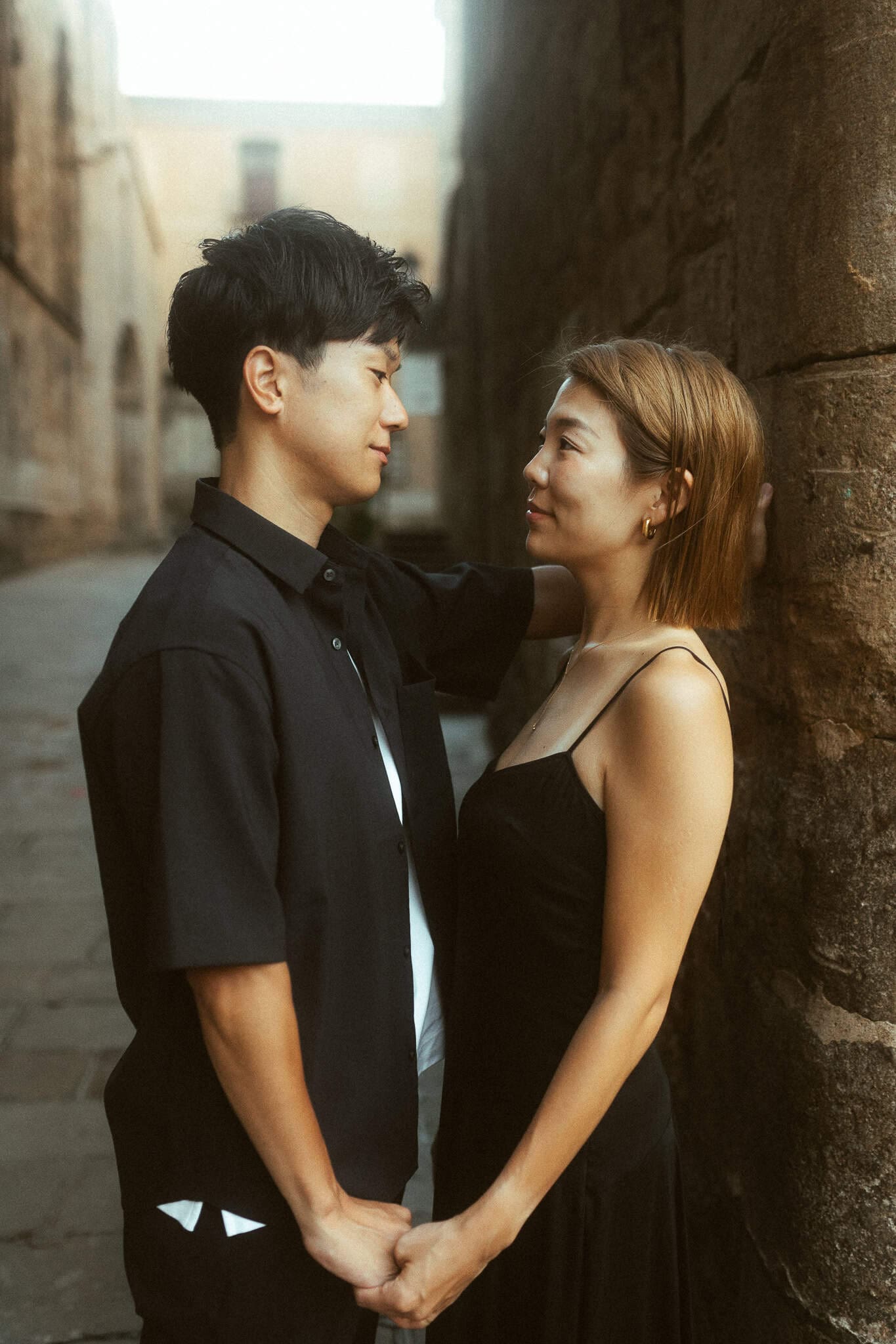 Couples Photoshoot in Barcelona's old town
