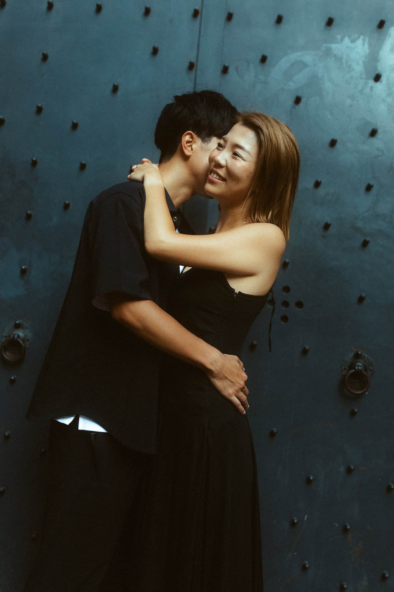 couples photoshoot in Barcelona old town with Japanese couple