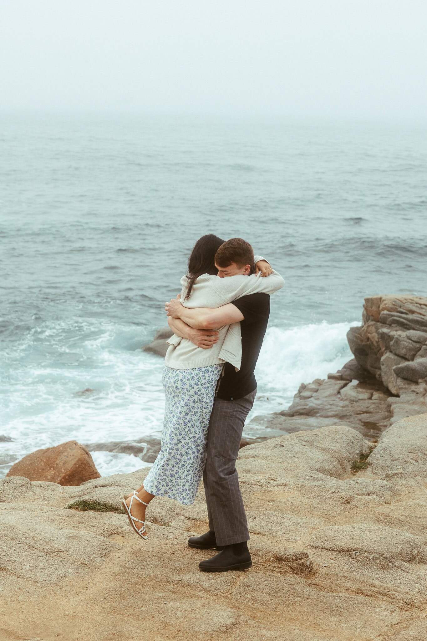 Surprise proposal photo session on the cliffs of costa brava