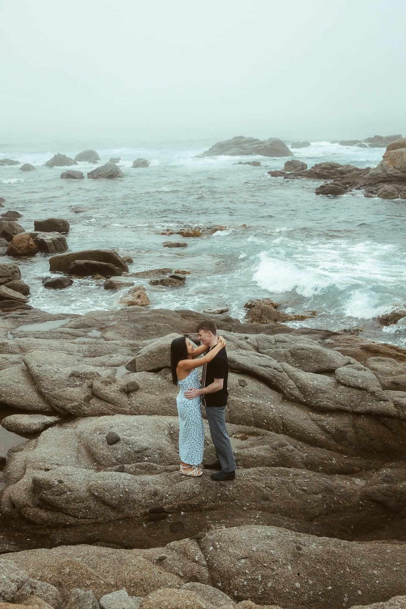 Surprise proposal photo session on the cliffs of costa brava