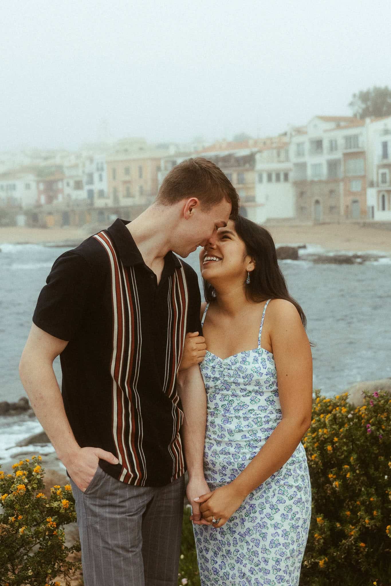 Surprise proposal photo session on the cliffs of costa brava