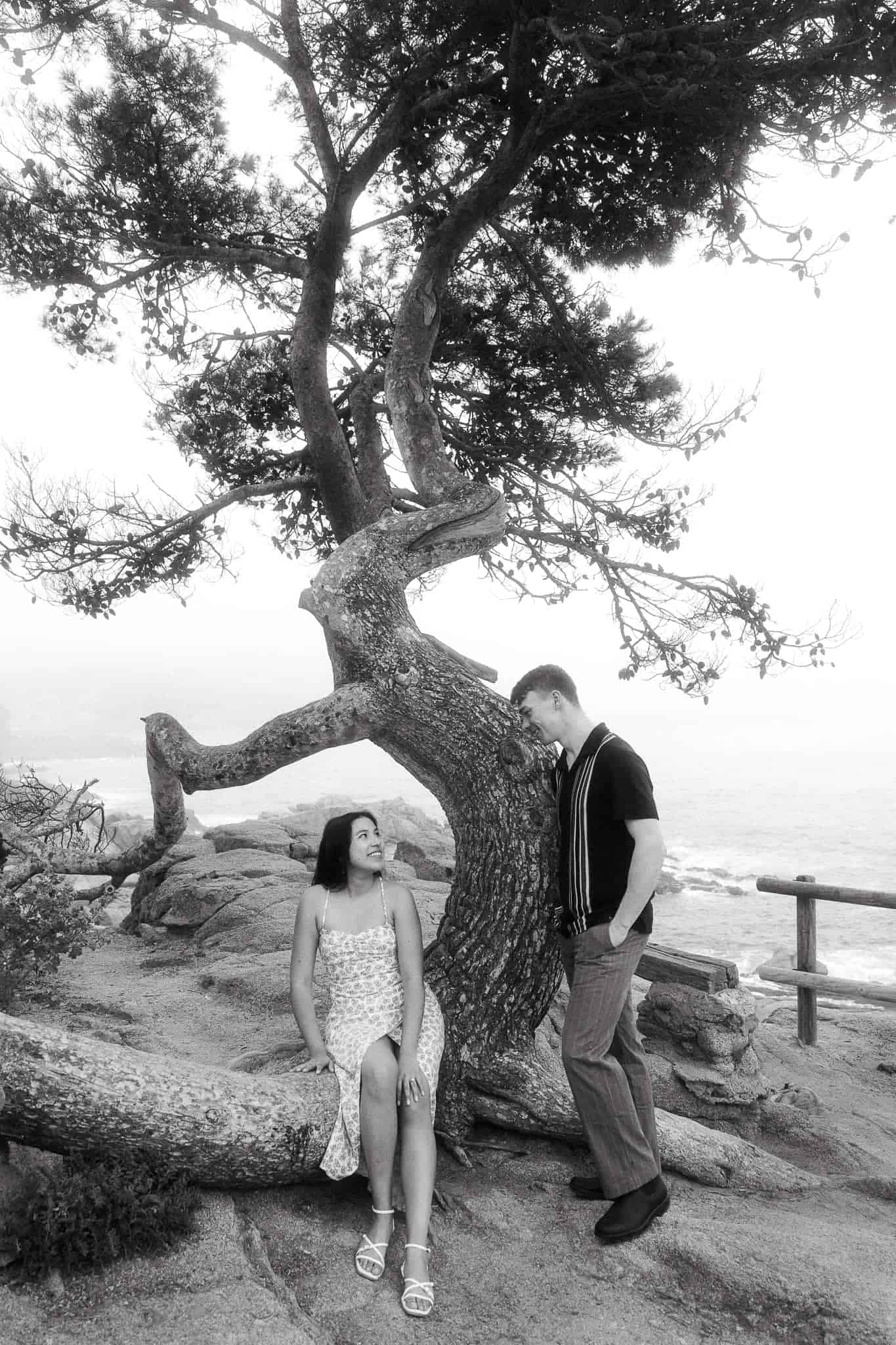 Surprise proposal photo session on the cliffs of costa brava