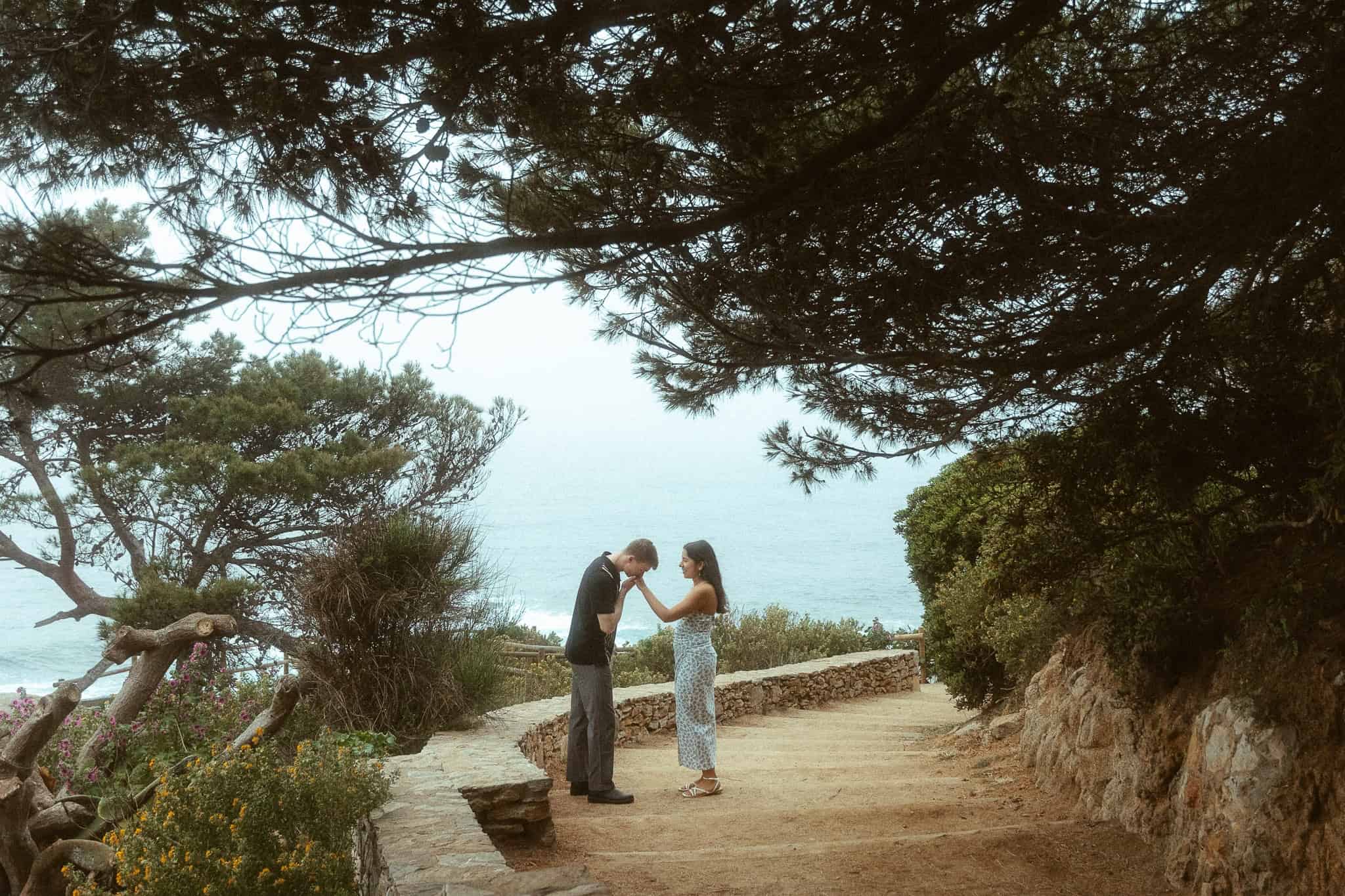 Surprise proposal photo session on the cliffs of costa brava