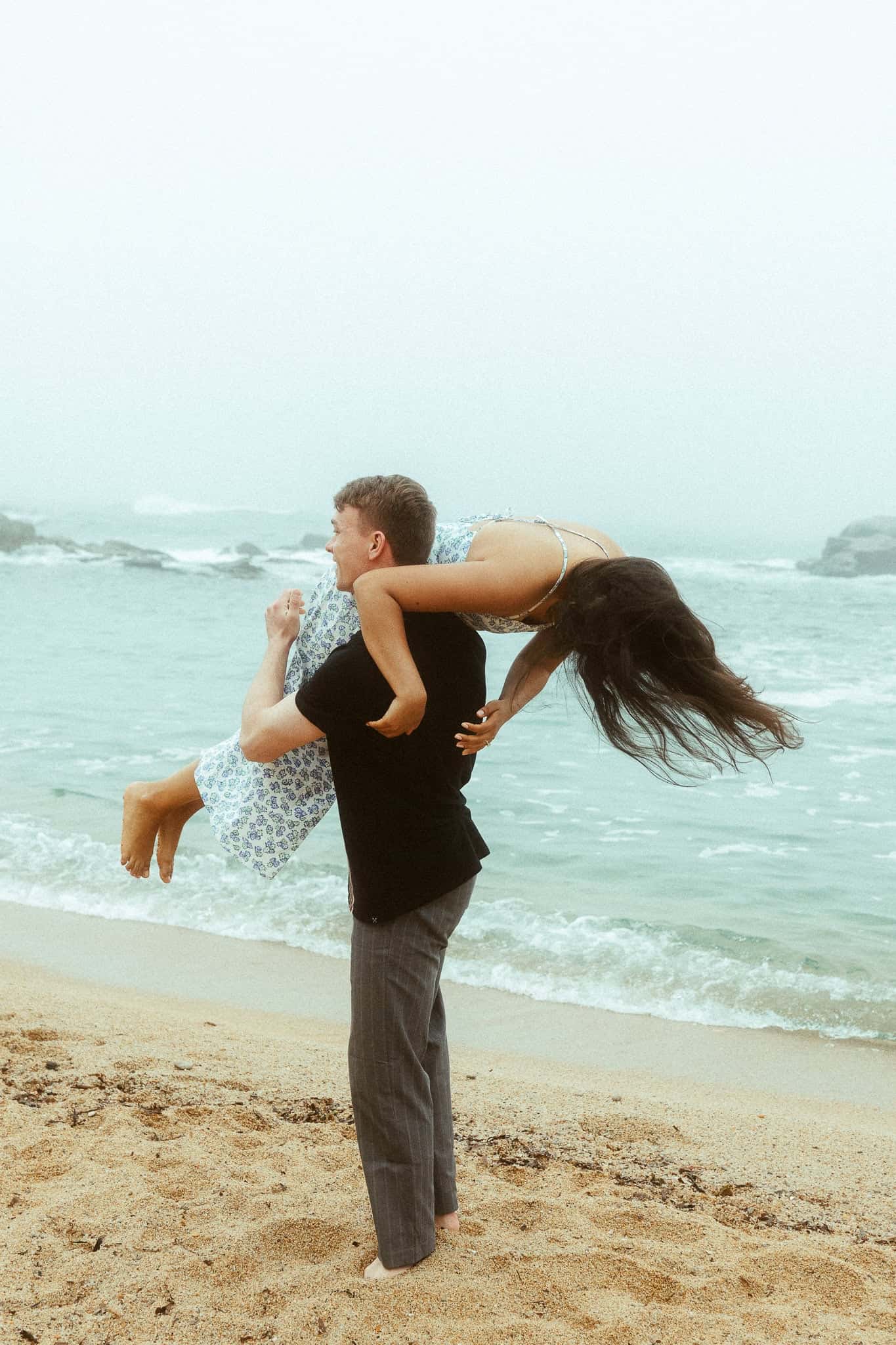 Surprise proposal photo session on the cliffs of costa brava