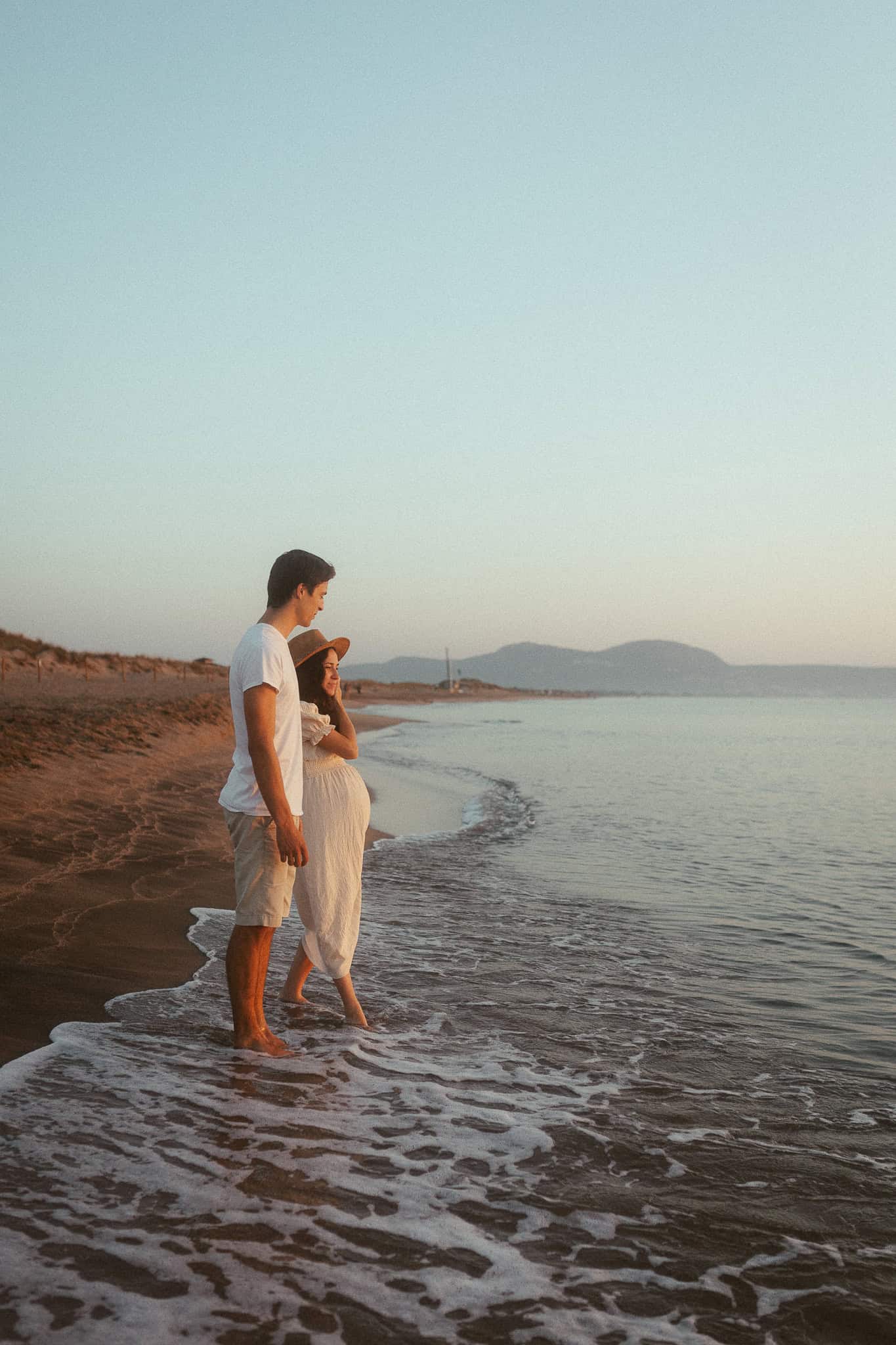 pregnancy photoshoot in the beach of Costa Brava
