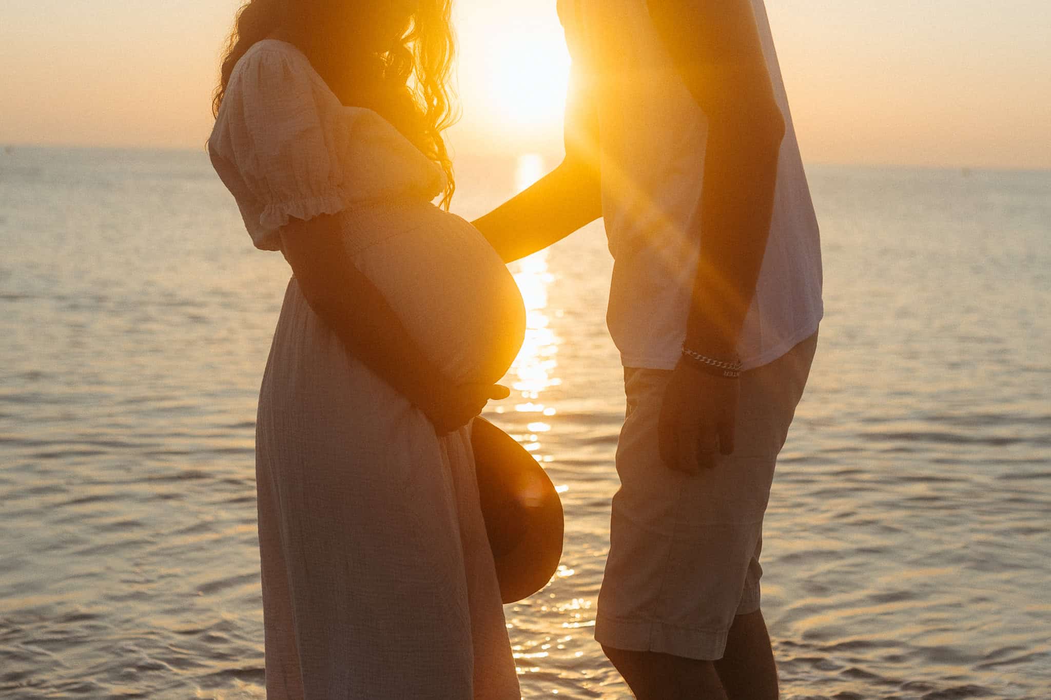 pregnancy photoshoot in the beach of Costa Brava