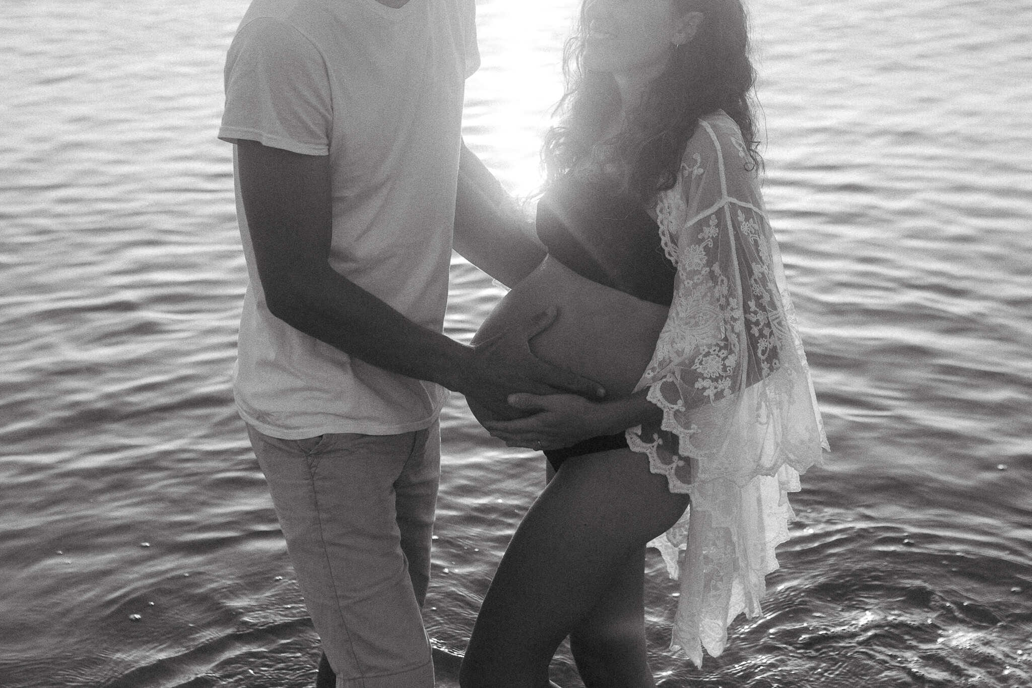 pregnancy photoshoot in the beach of Costa Brava