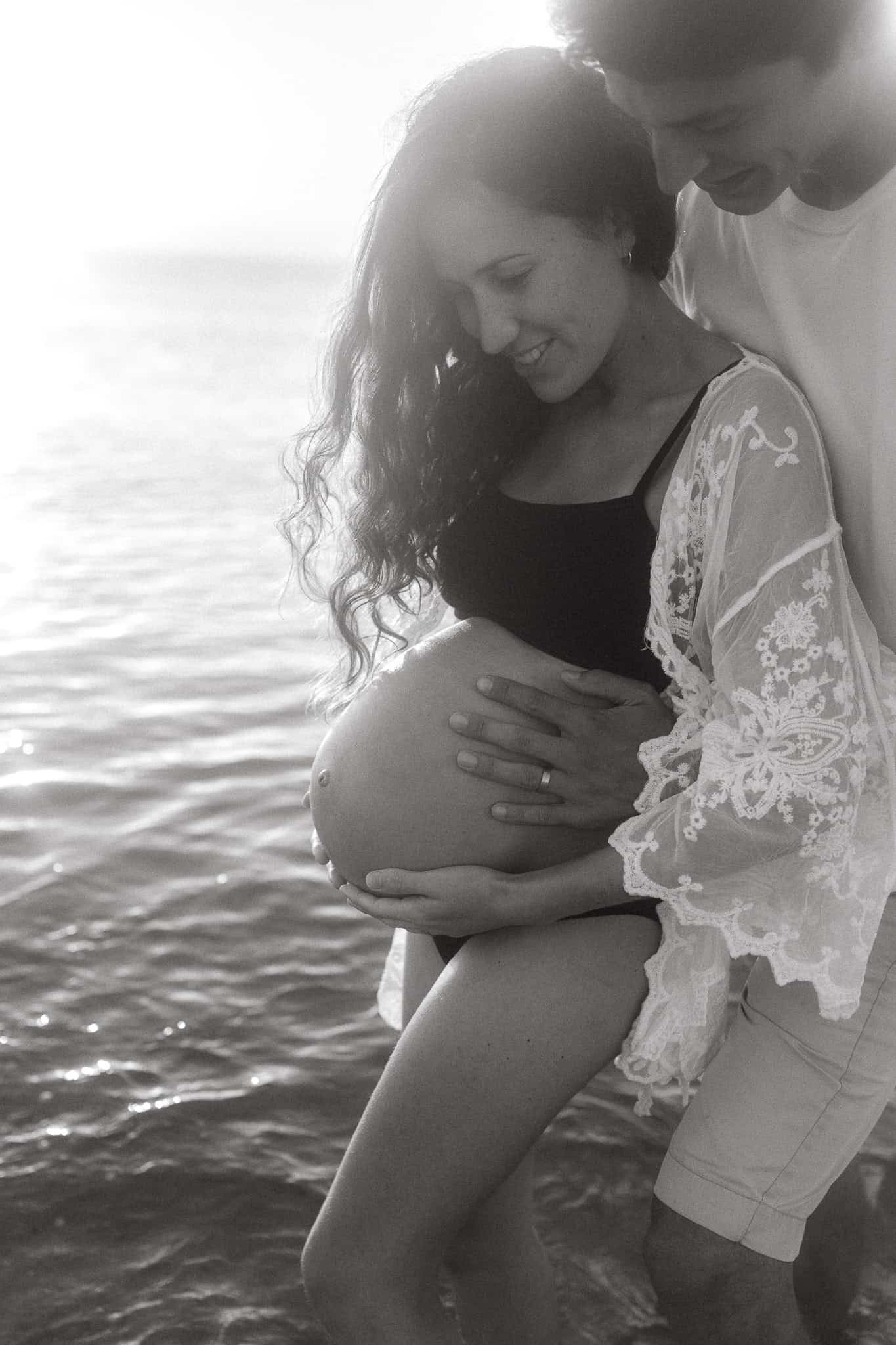 pregnancy photoshoot in the beach of Costa Brava