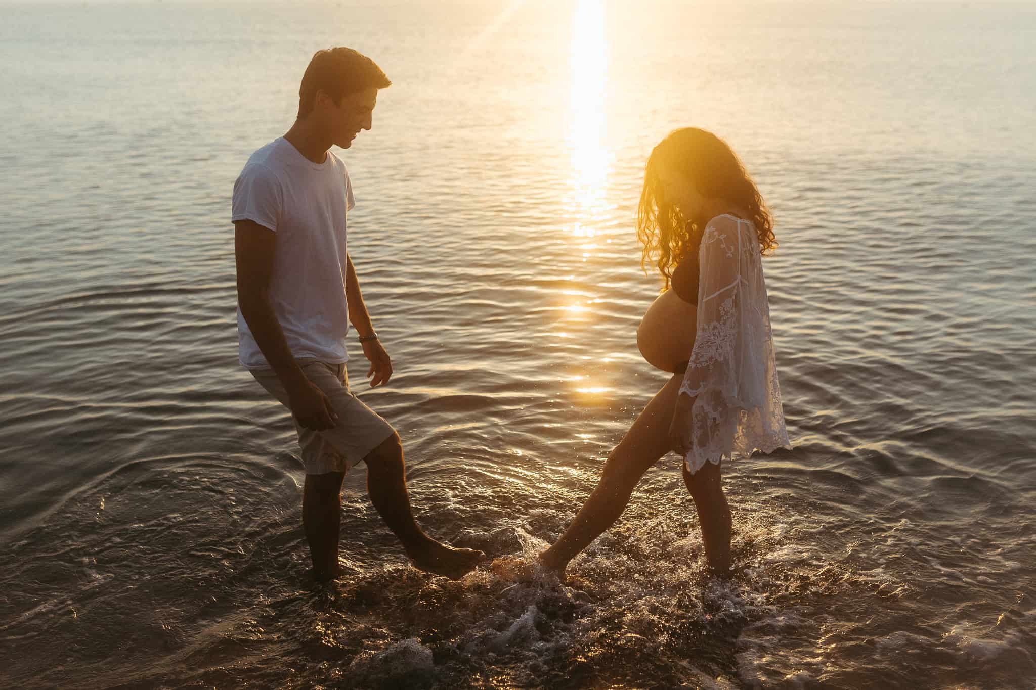 pregnancy photoshoot in the beach of Costa Brava