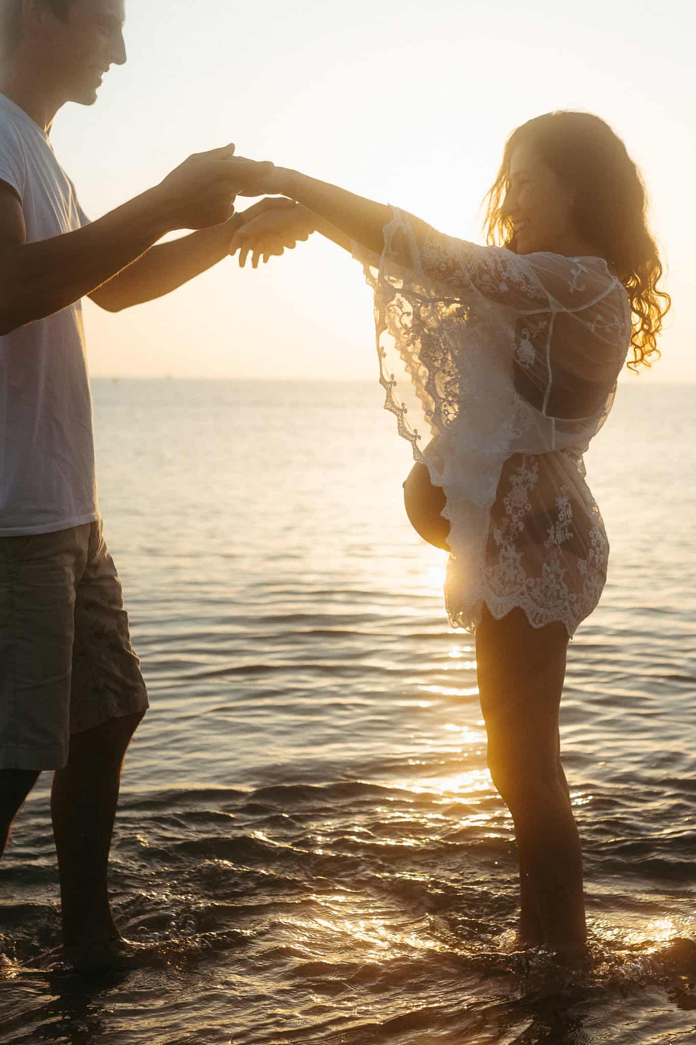 pregnancy photoshoot in the beach of Costa Brava