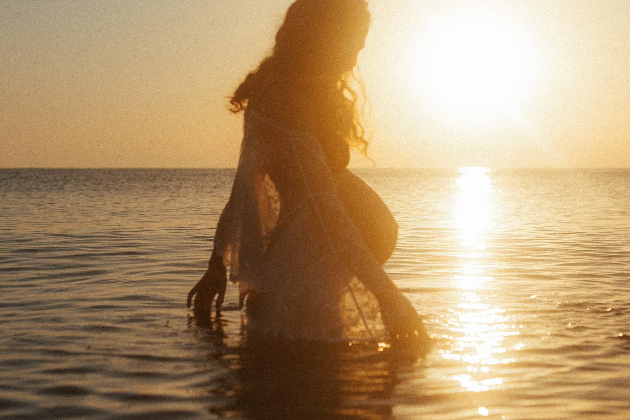 pregnancy photoshoot in the beach of Costa Brava