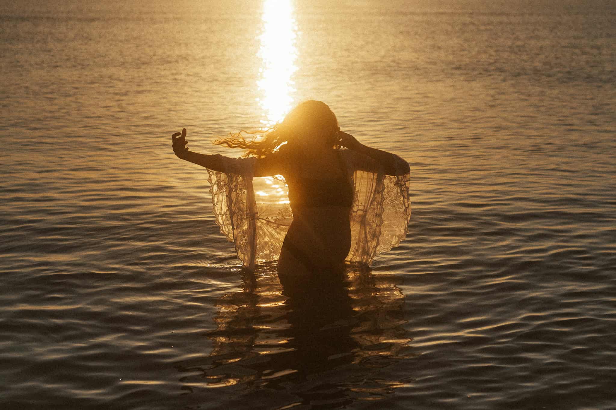 pregnancy photoshoot in the beach of Costa Brava