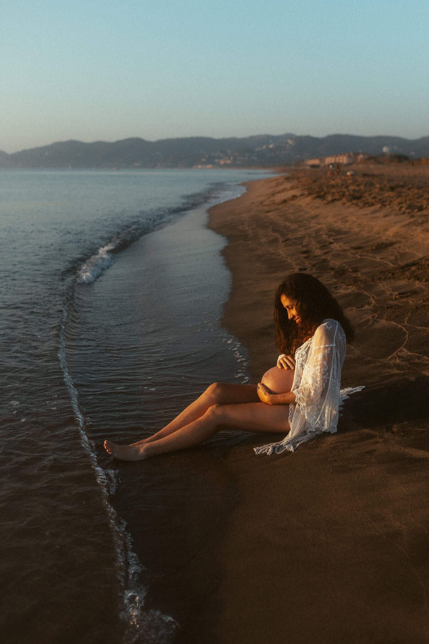 pregnancy photoshoot in the beach of Costa Brava