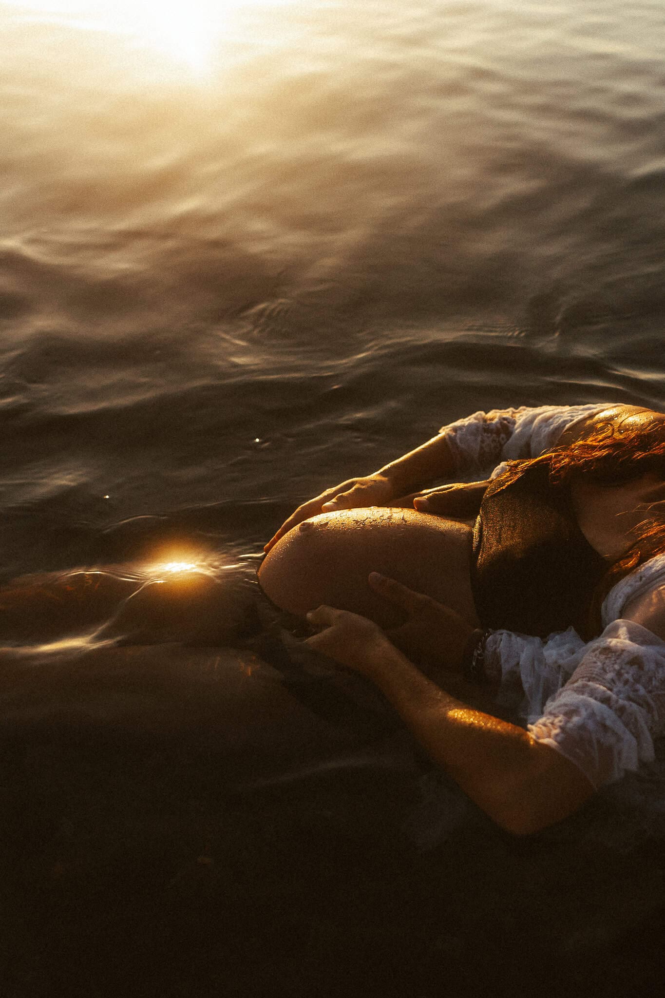 pregnancy photoshoot in the beach of Costa Brava