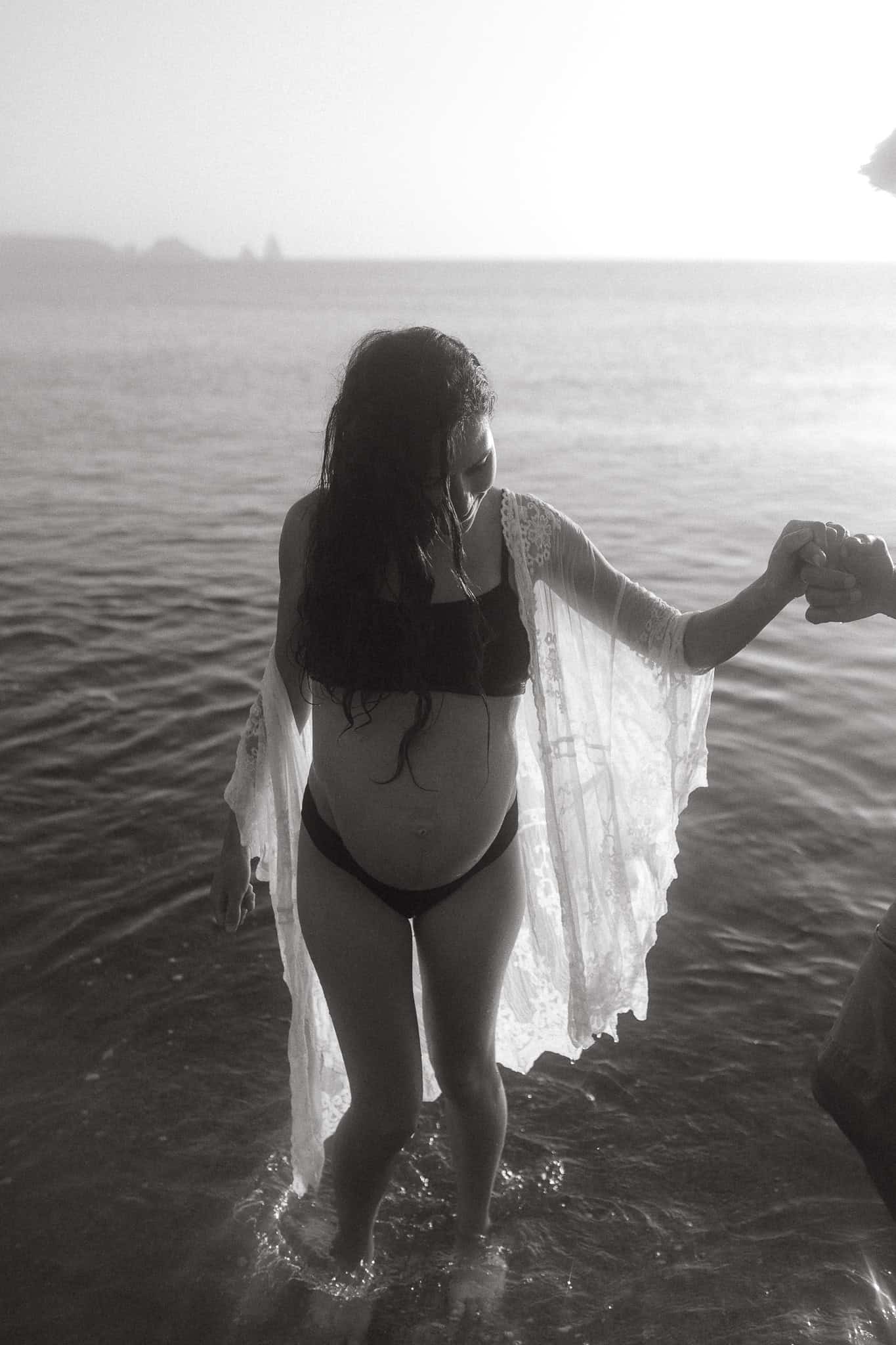 pregnancy photoshoot in the beach of Costa Brava