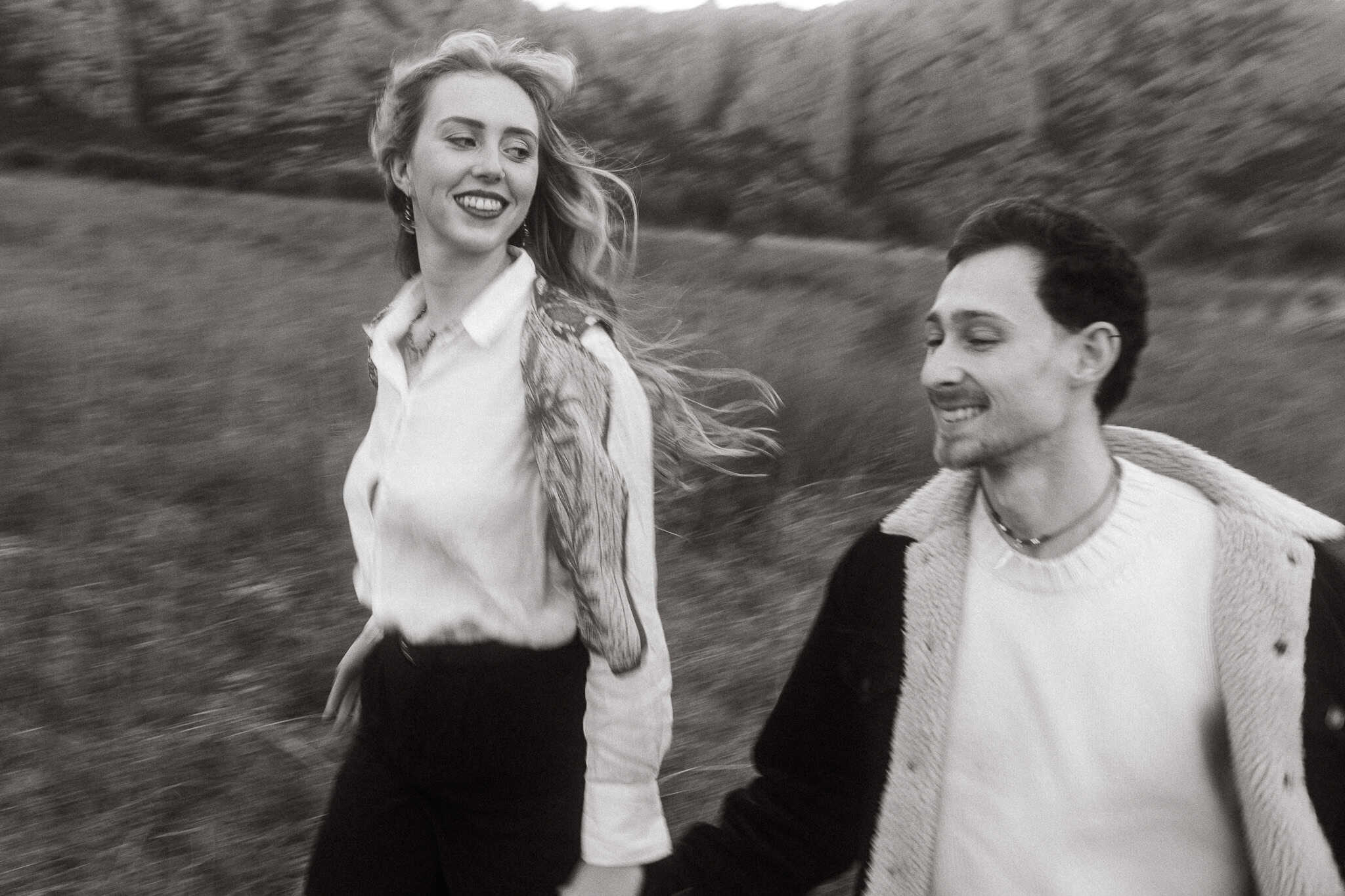 Couples photoshoot in the nature near Montserrat mountains