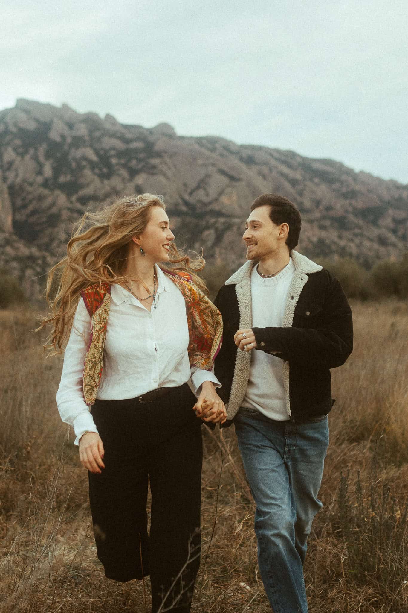 Couples photoshoot in the nature near Montserrat mountains
