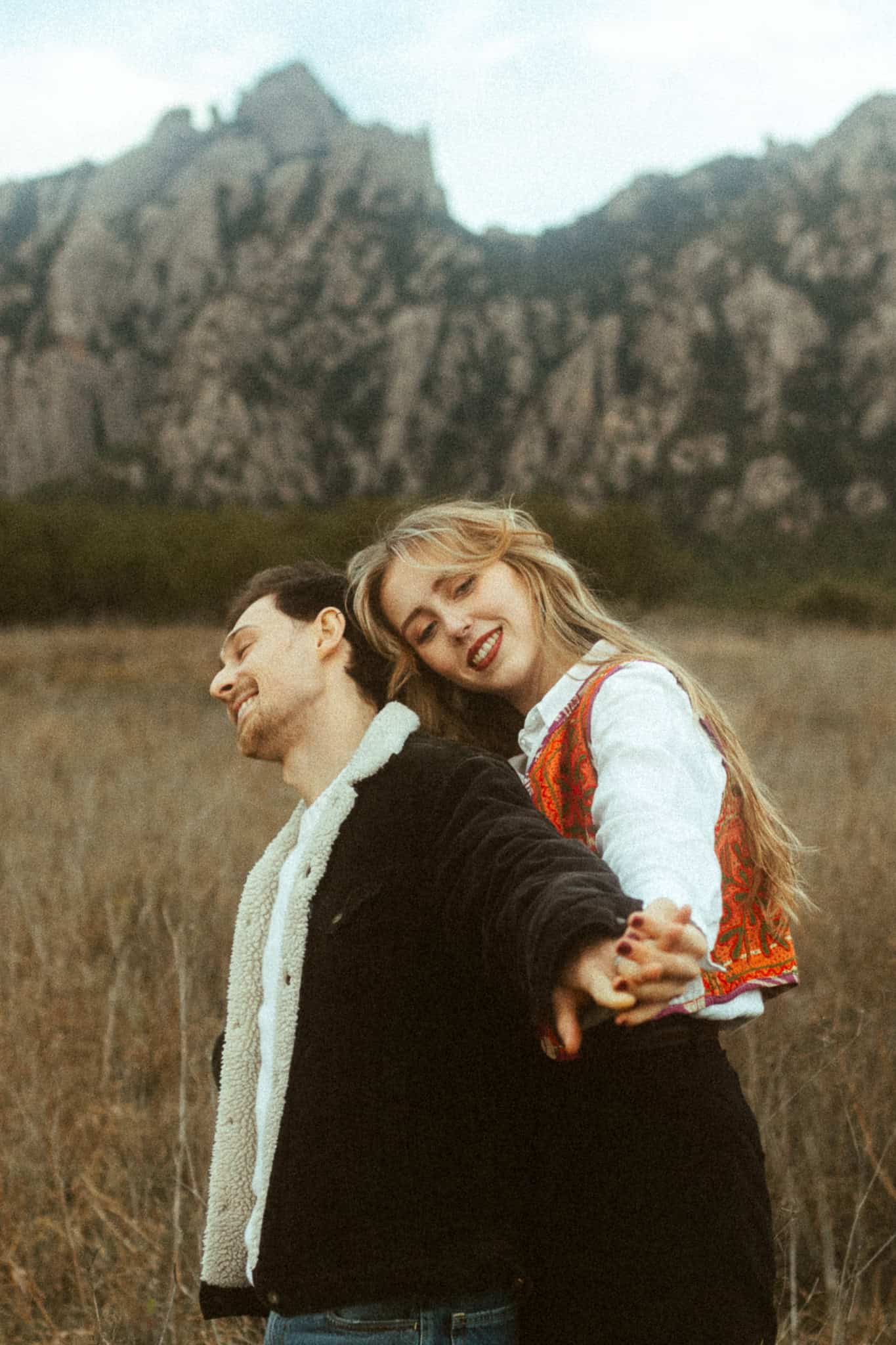 Couples photoshoot in the nature near Montserrat mountains