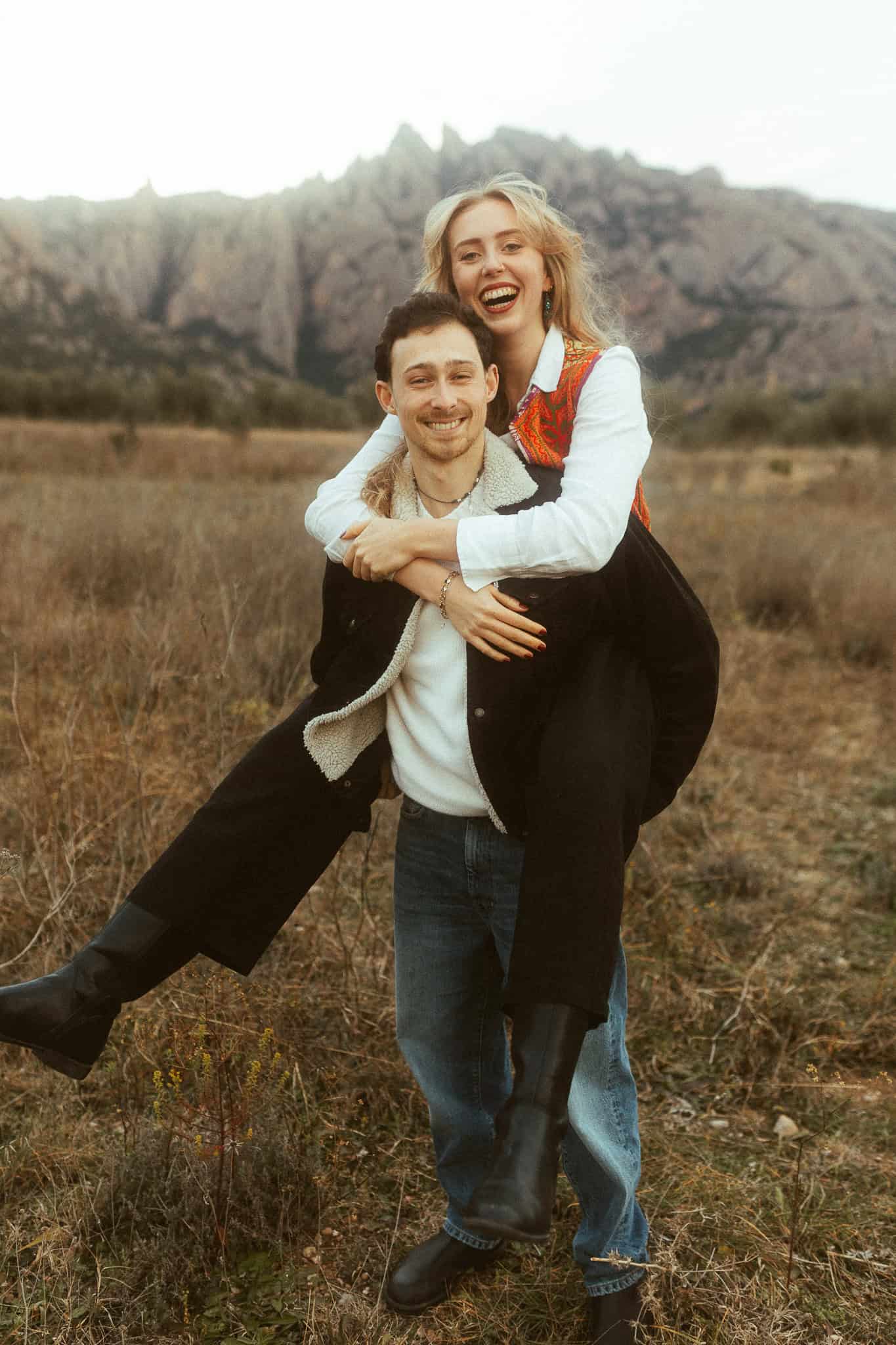 Couples photoshoot in the nature near Montserrat mountains