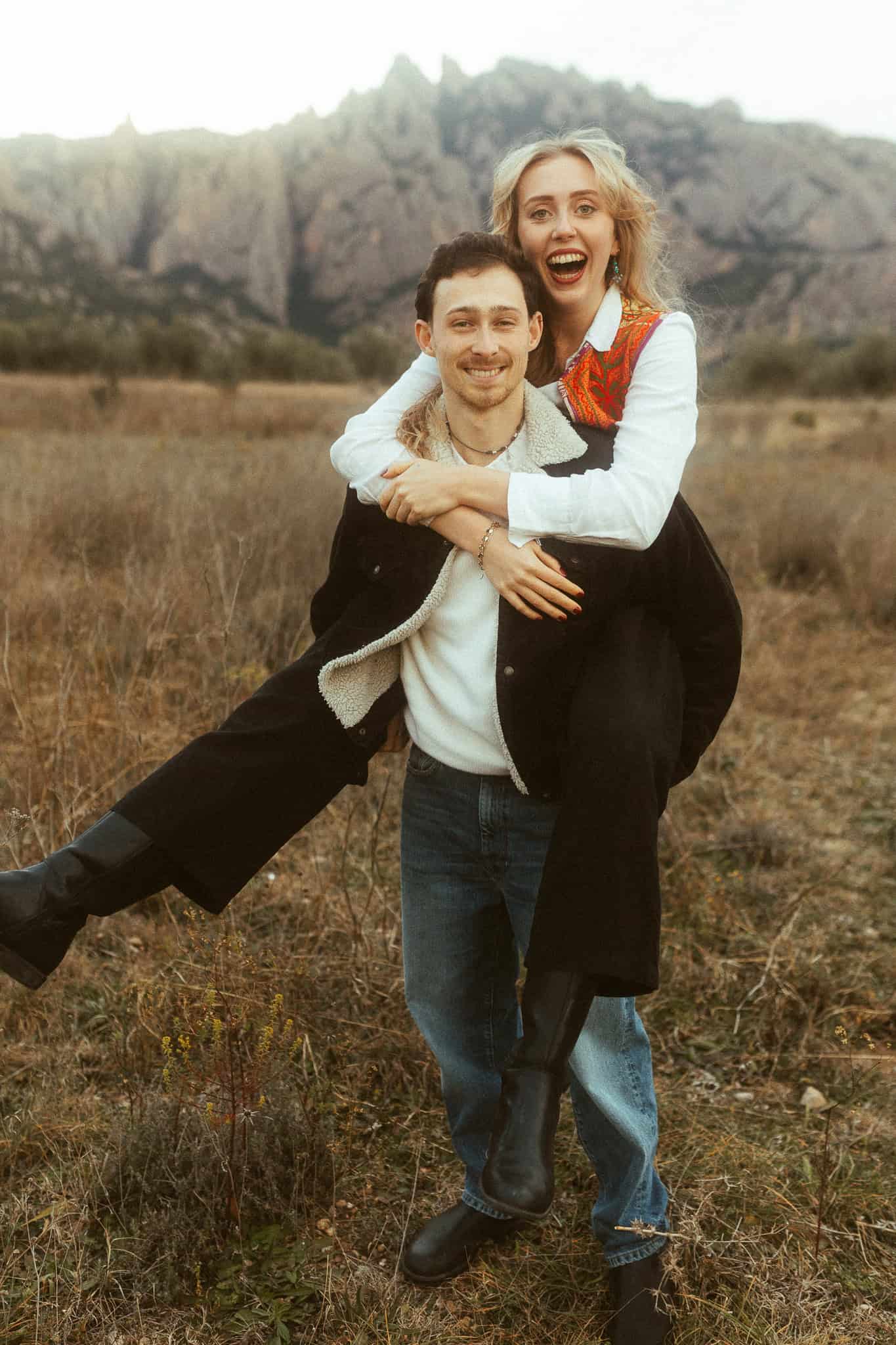 Couples photoshoot in the nature near Montserrat mountains