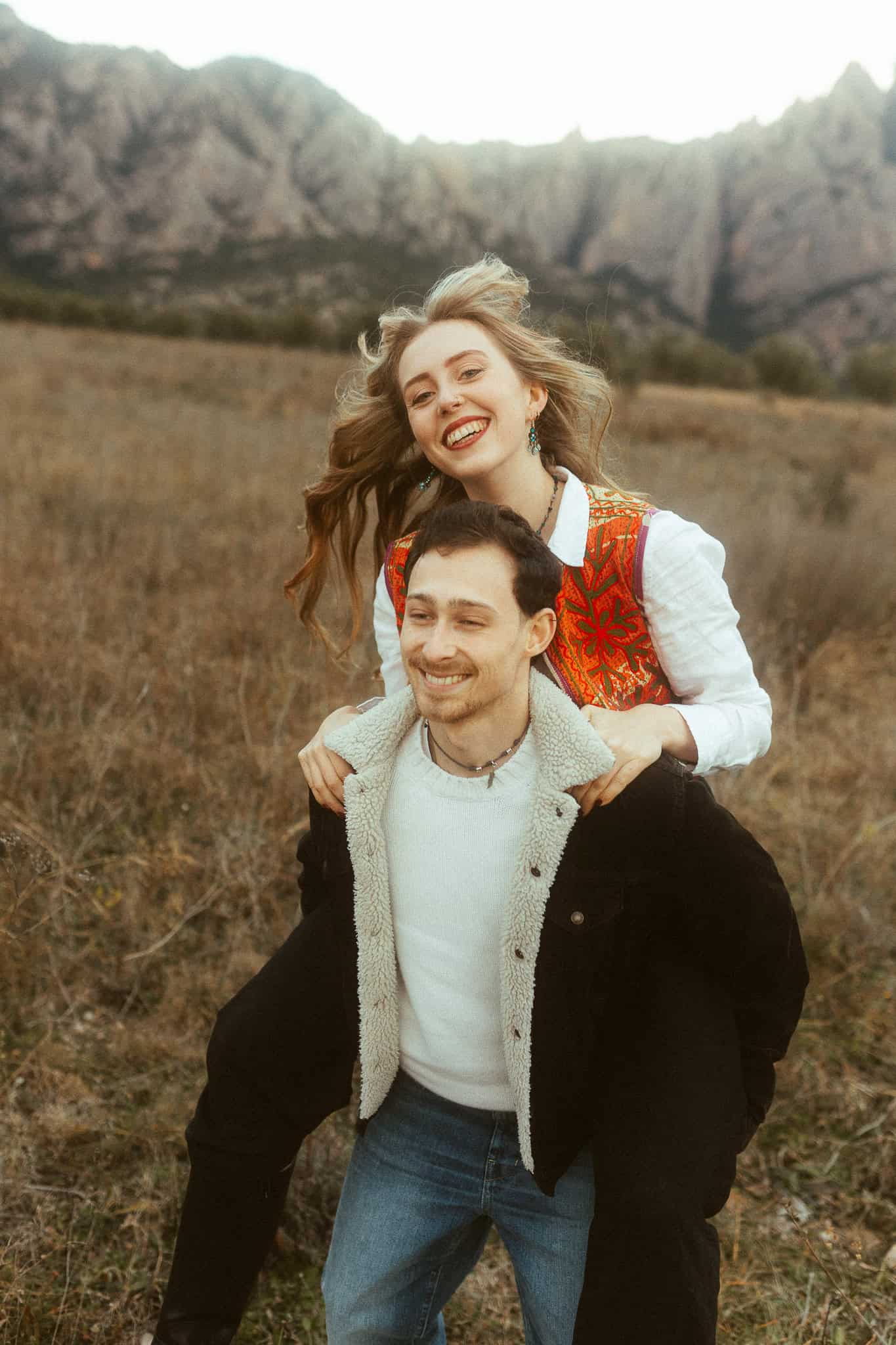 Couples photoshoot in the nature near Montserrat mountains