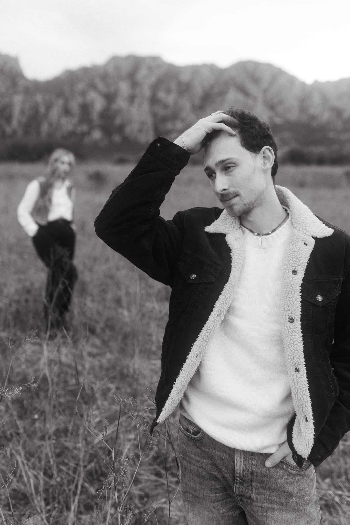 Couples photoshoot in the nature near Montserrat mountains