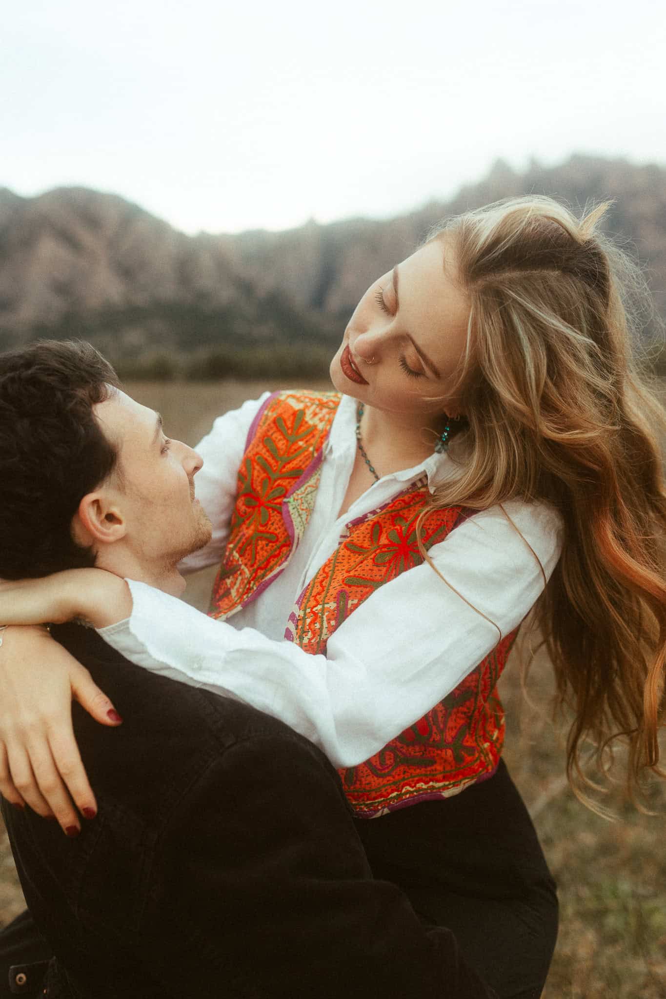 Couples photoshoot in the nature near Montserrat mountains