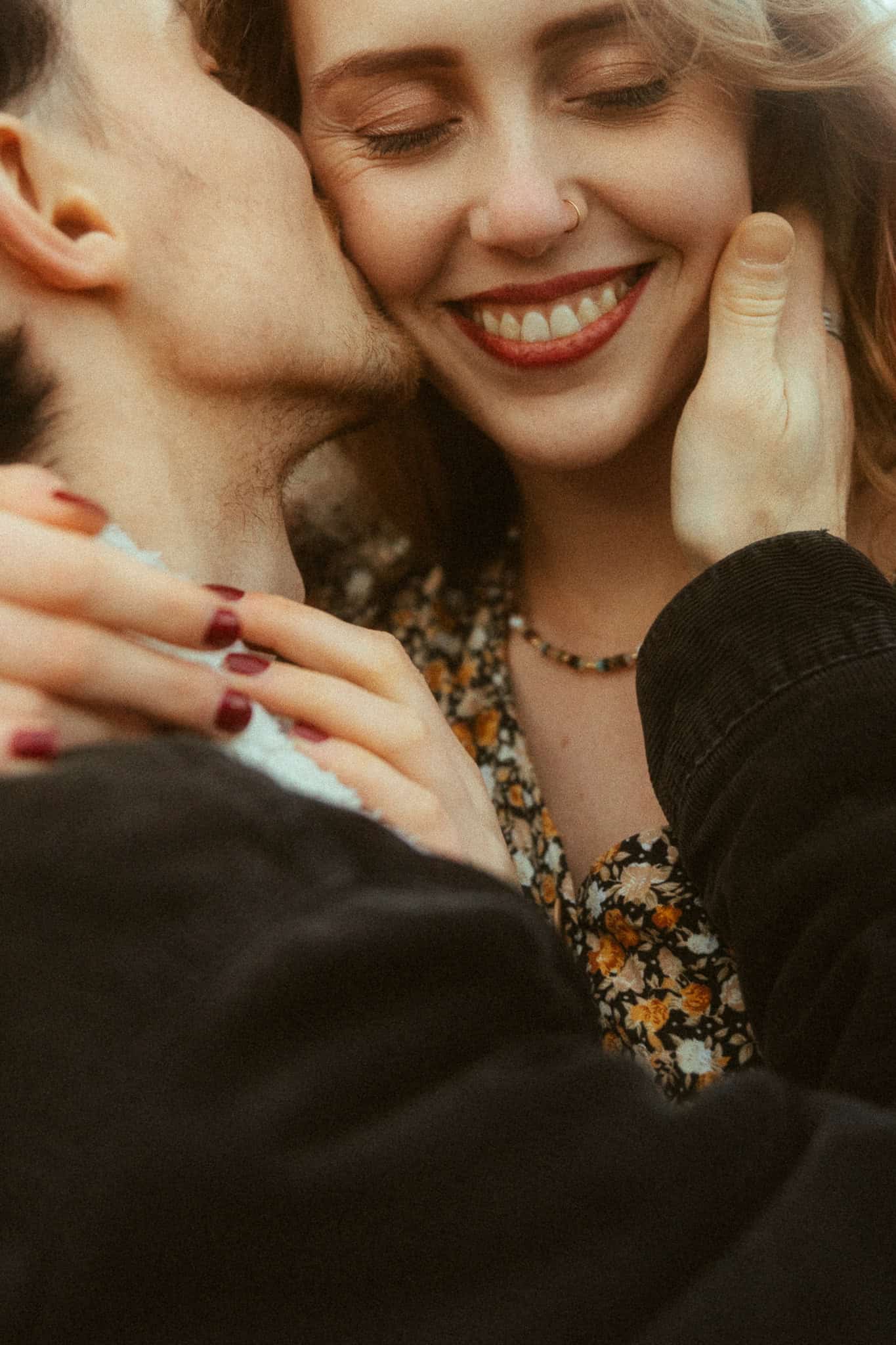 Couples photoshoot in the nature near Montserrat mountains