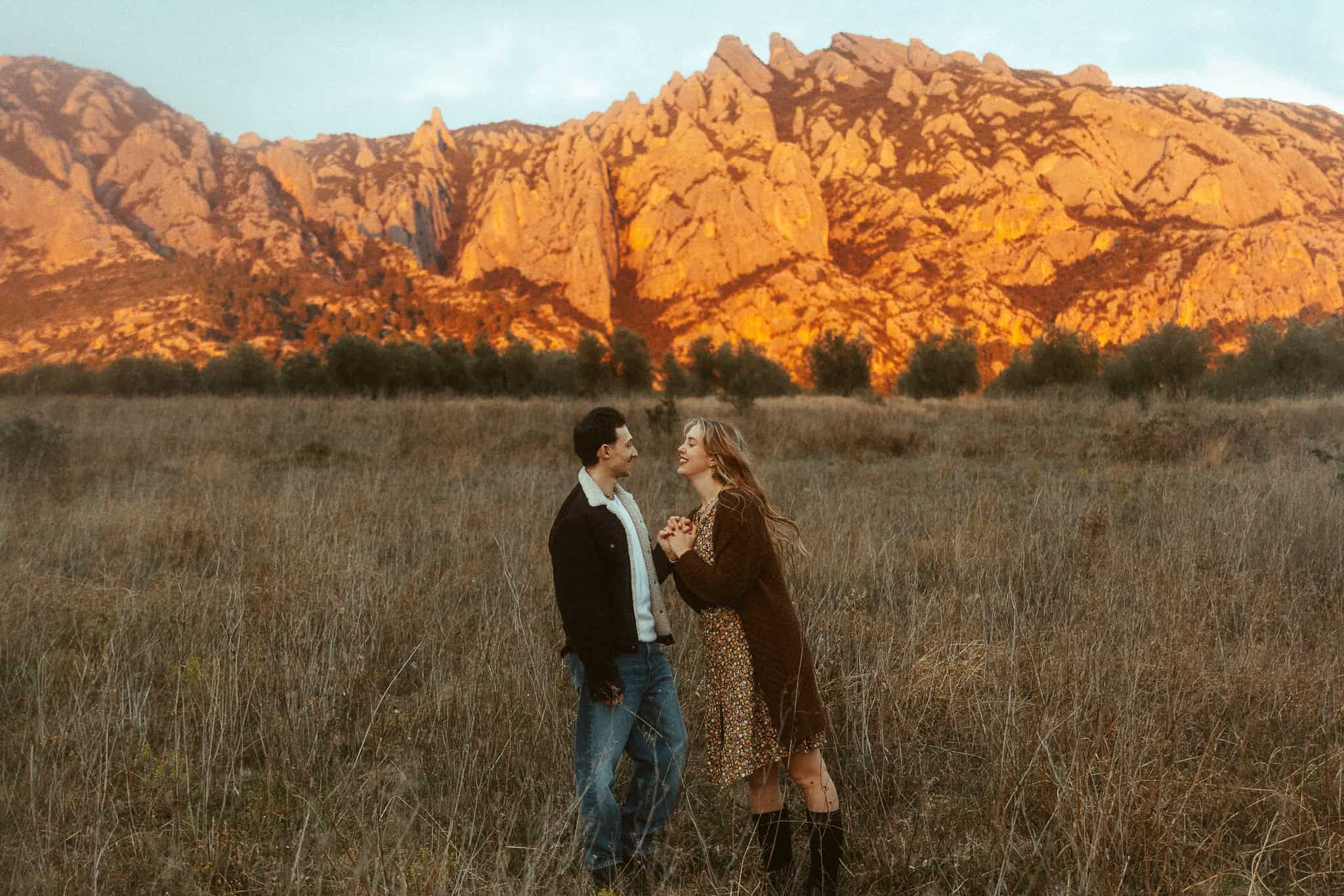 Couples photoshoot in the nature near Montserrat mountains