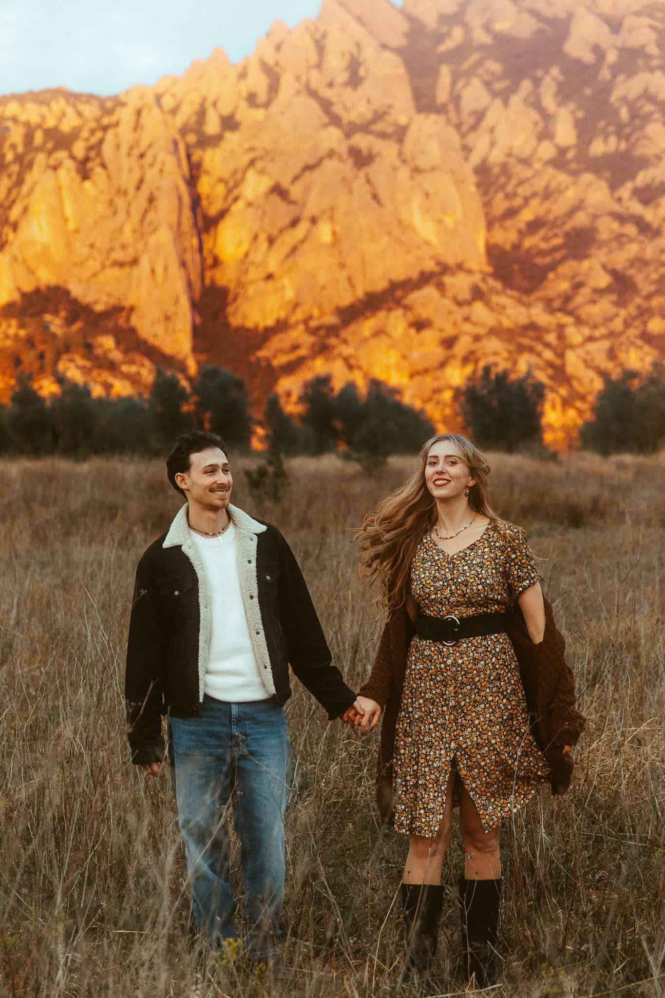 Couples photoshoot in the nature near Montserrat mountains