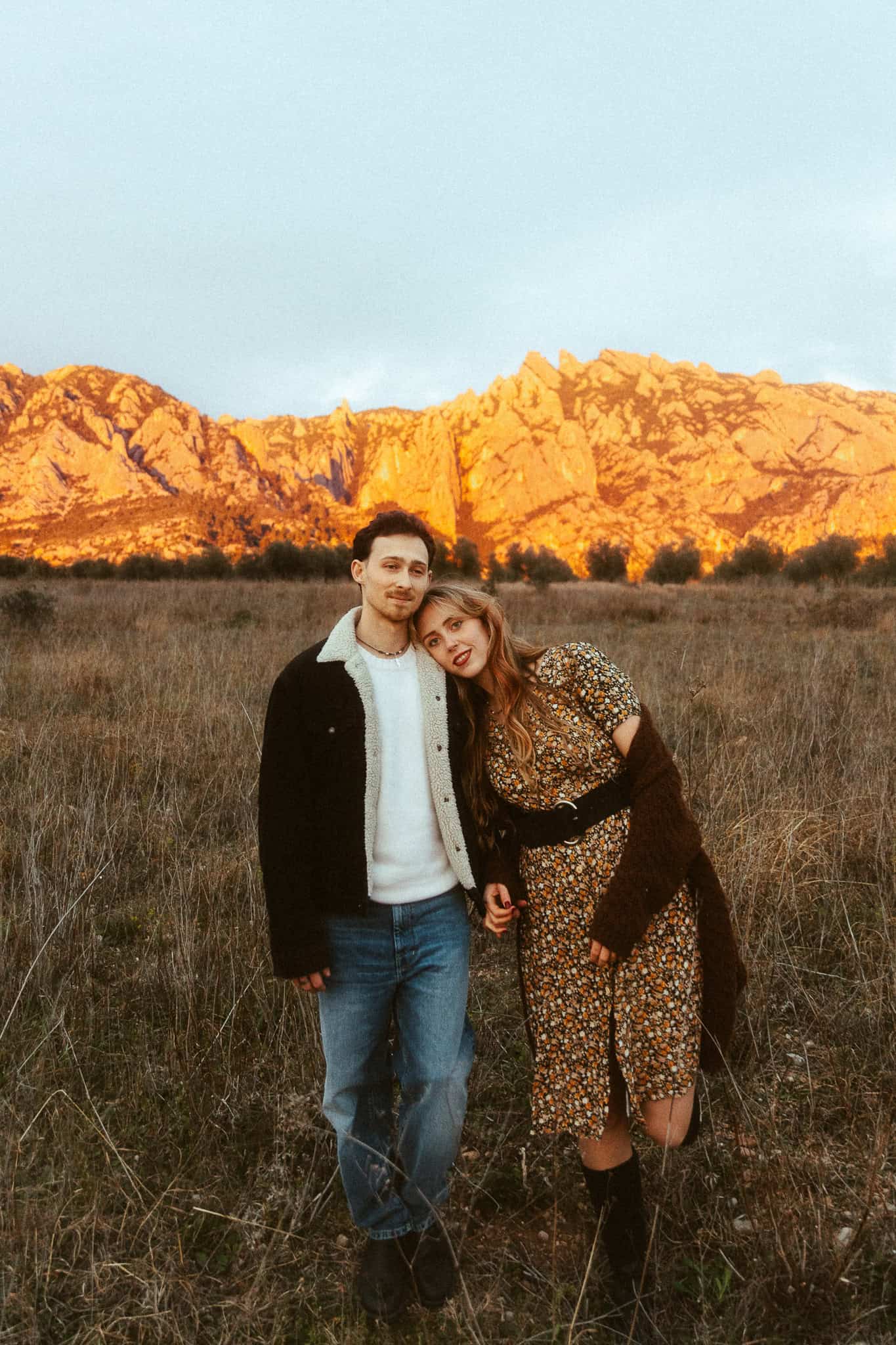 Couples photoshoot in the nature near Montserrat mountains