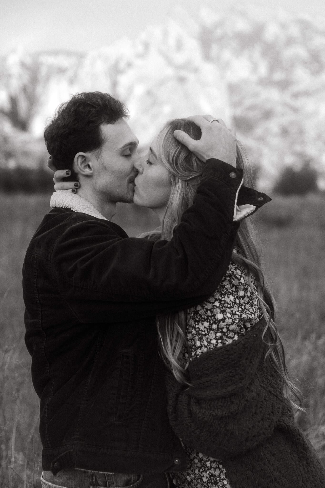 Couples photoshoot in the nature near Montserrat mountains