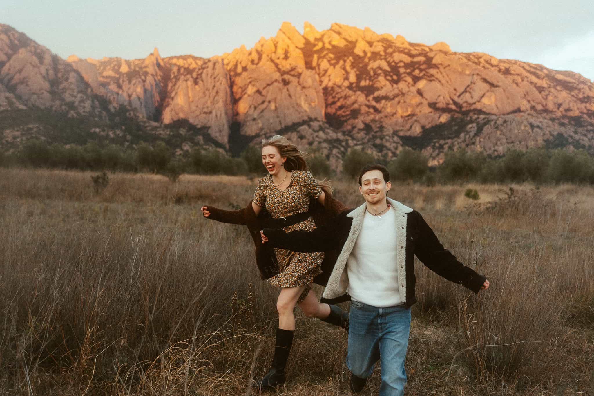Couples photoshoot in the nature near Montserrat mountains