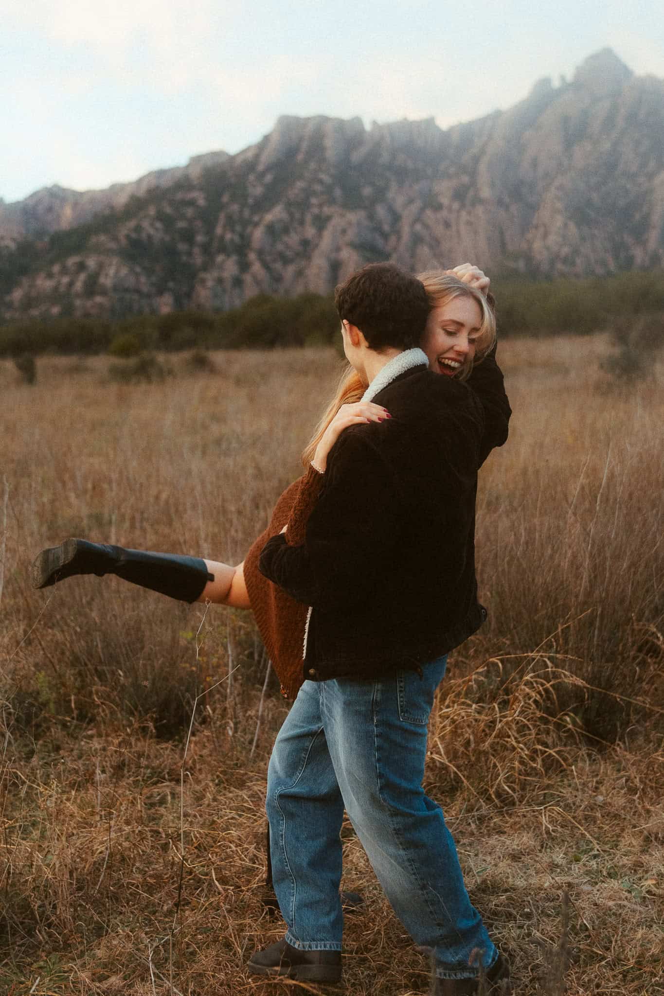 Couples photoshoot in the nature near Montserrat mountains