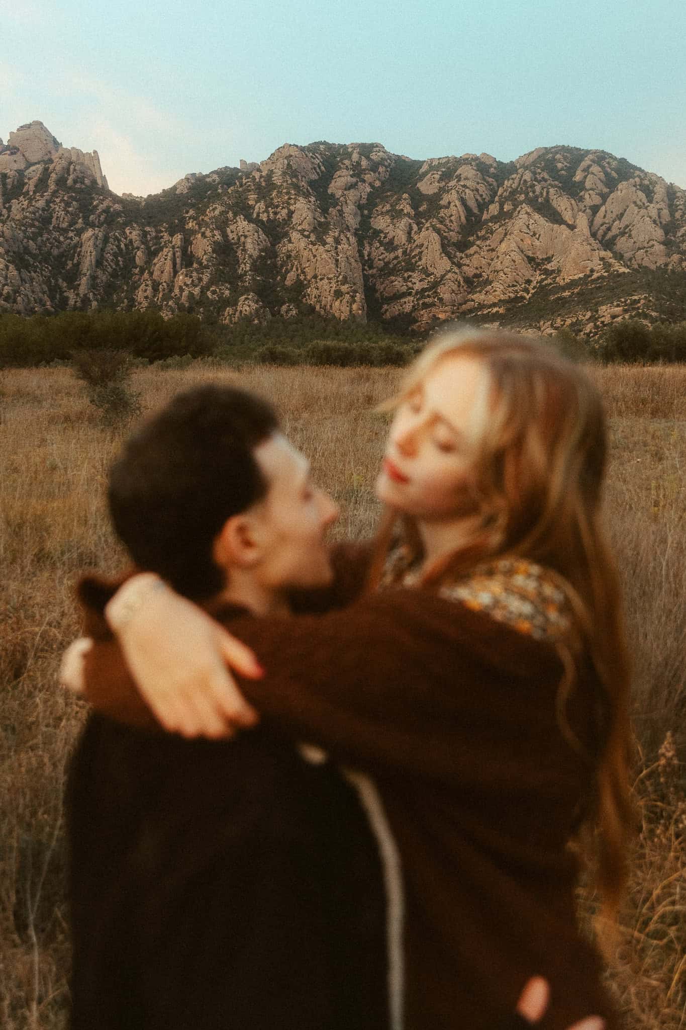 Couples photoshoot in the nature near Montserrat mountains