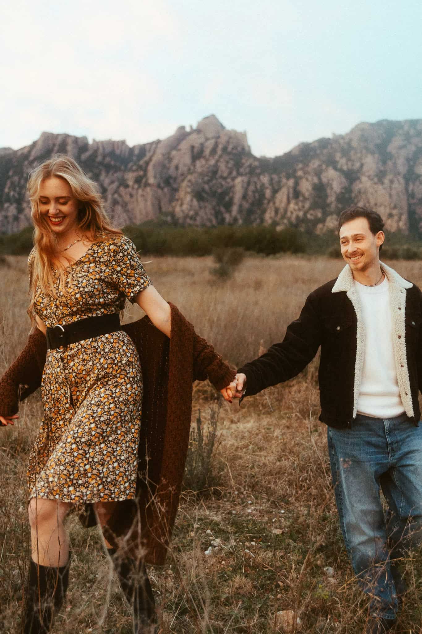 Couples photoshoot in the nature near Montserrat mountains