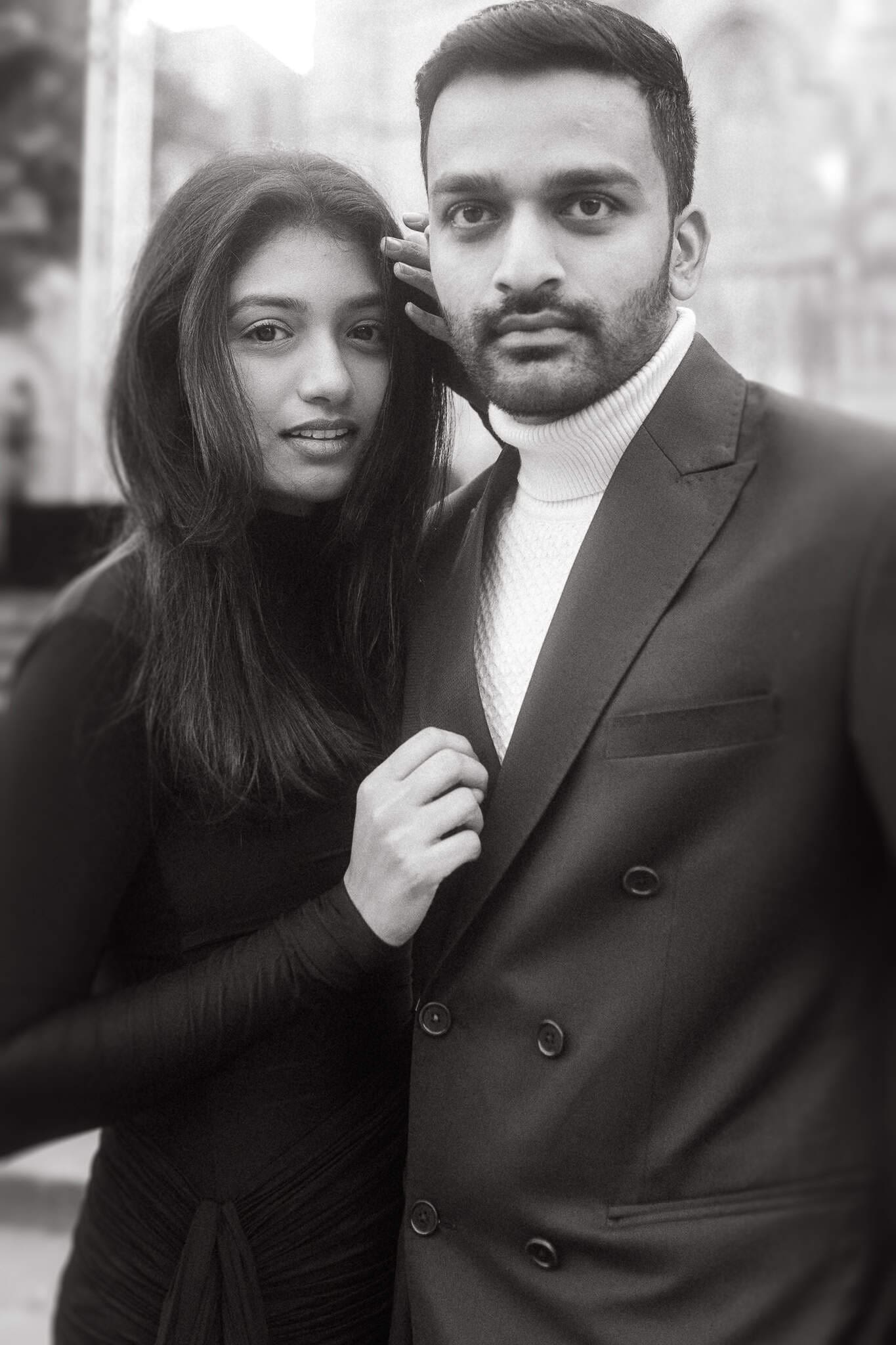 Elegant couples photoshoot in Gothic Quarter, Barcelona