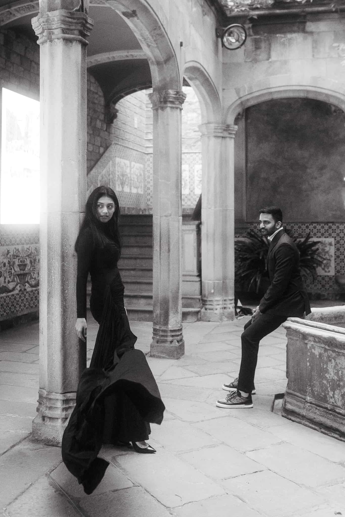 Elegant couples photoshoot in Gothic Quarter, Barcelona