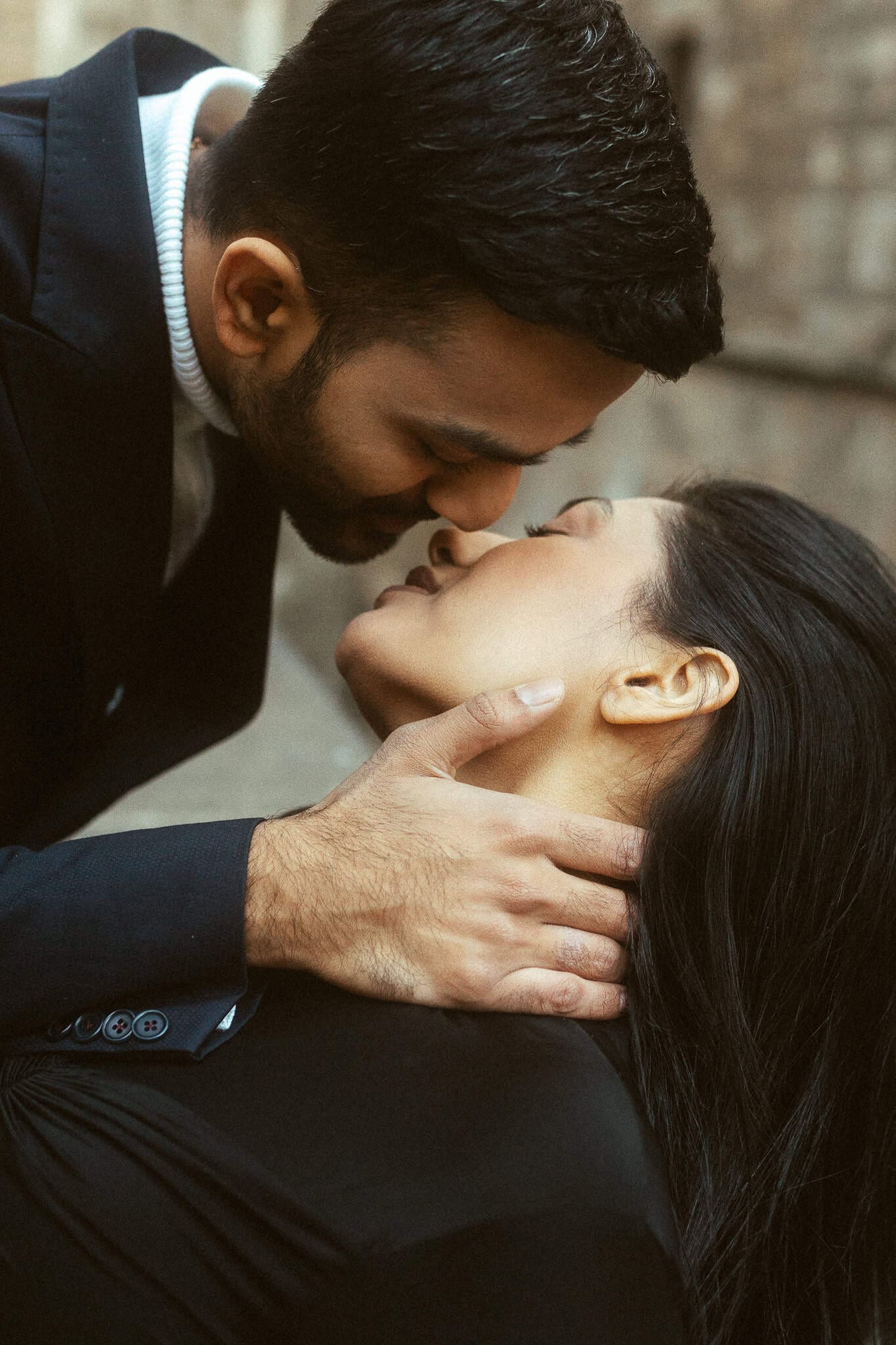 Elegant couples photoshoot in Gothic Quarter, Barcelona