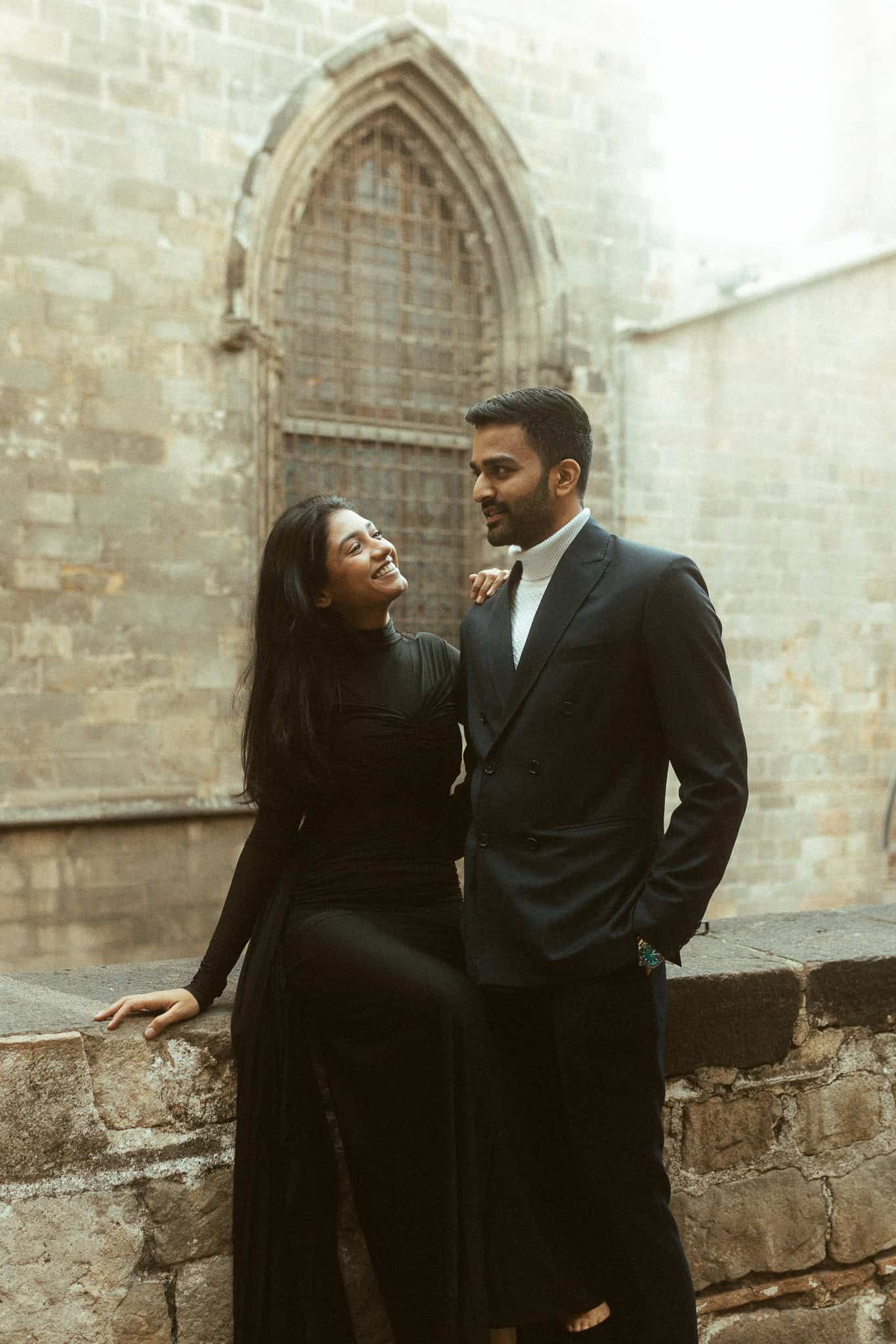 Elegant couples photoshoot in Gothic Quarter, Barcelona